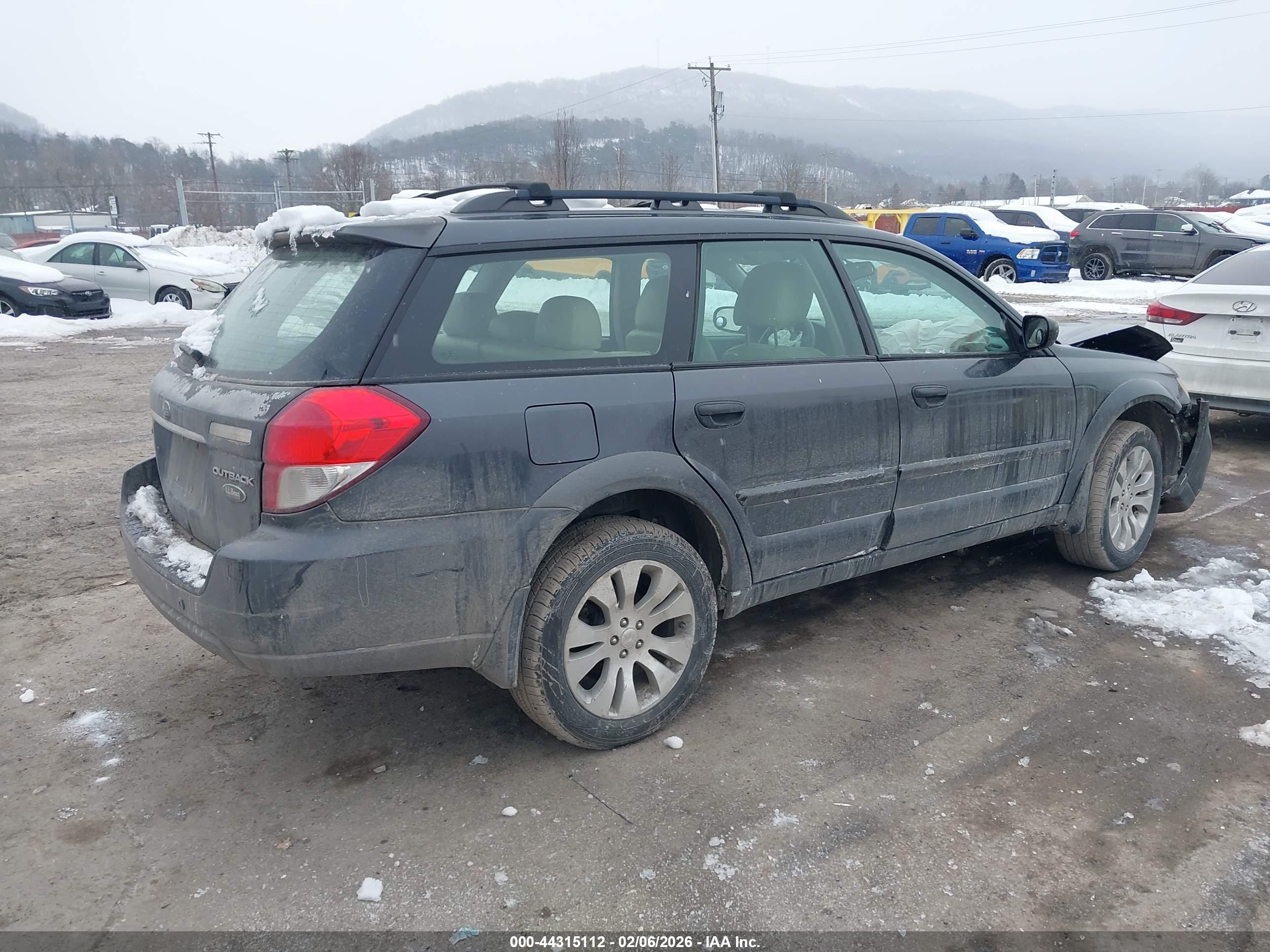 SUBARU OUTBACK image 4