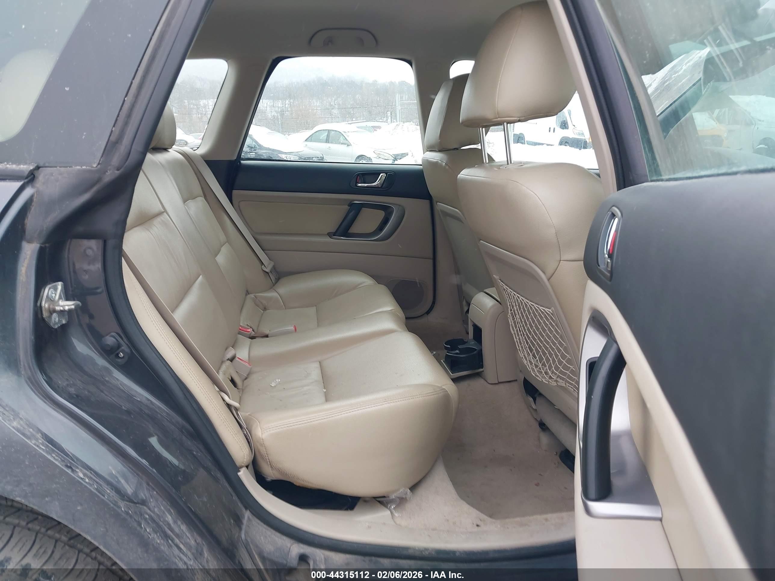 SUBARU OUTBACK image 8