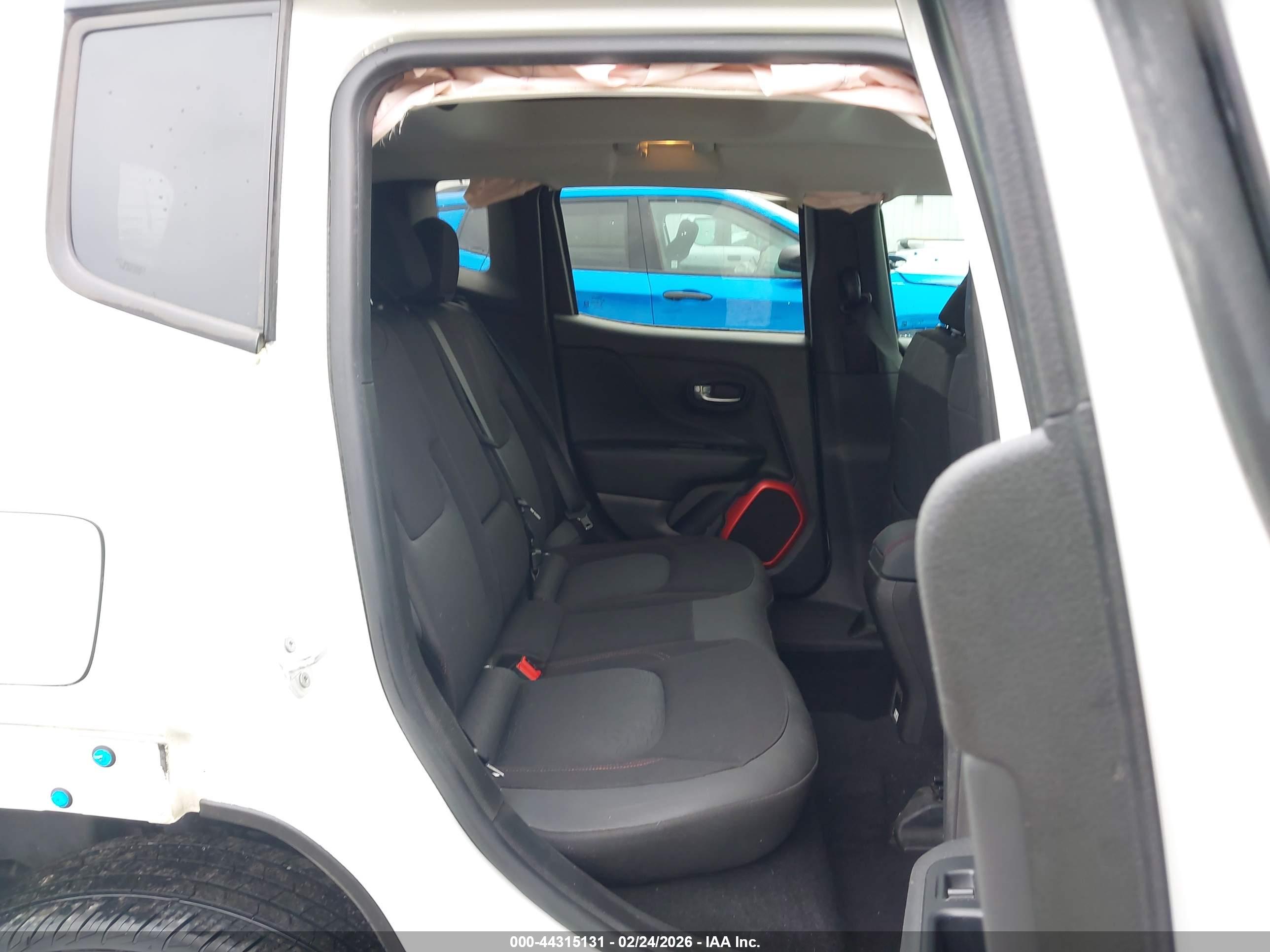 JEEP RENEGADE image 8