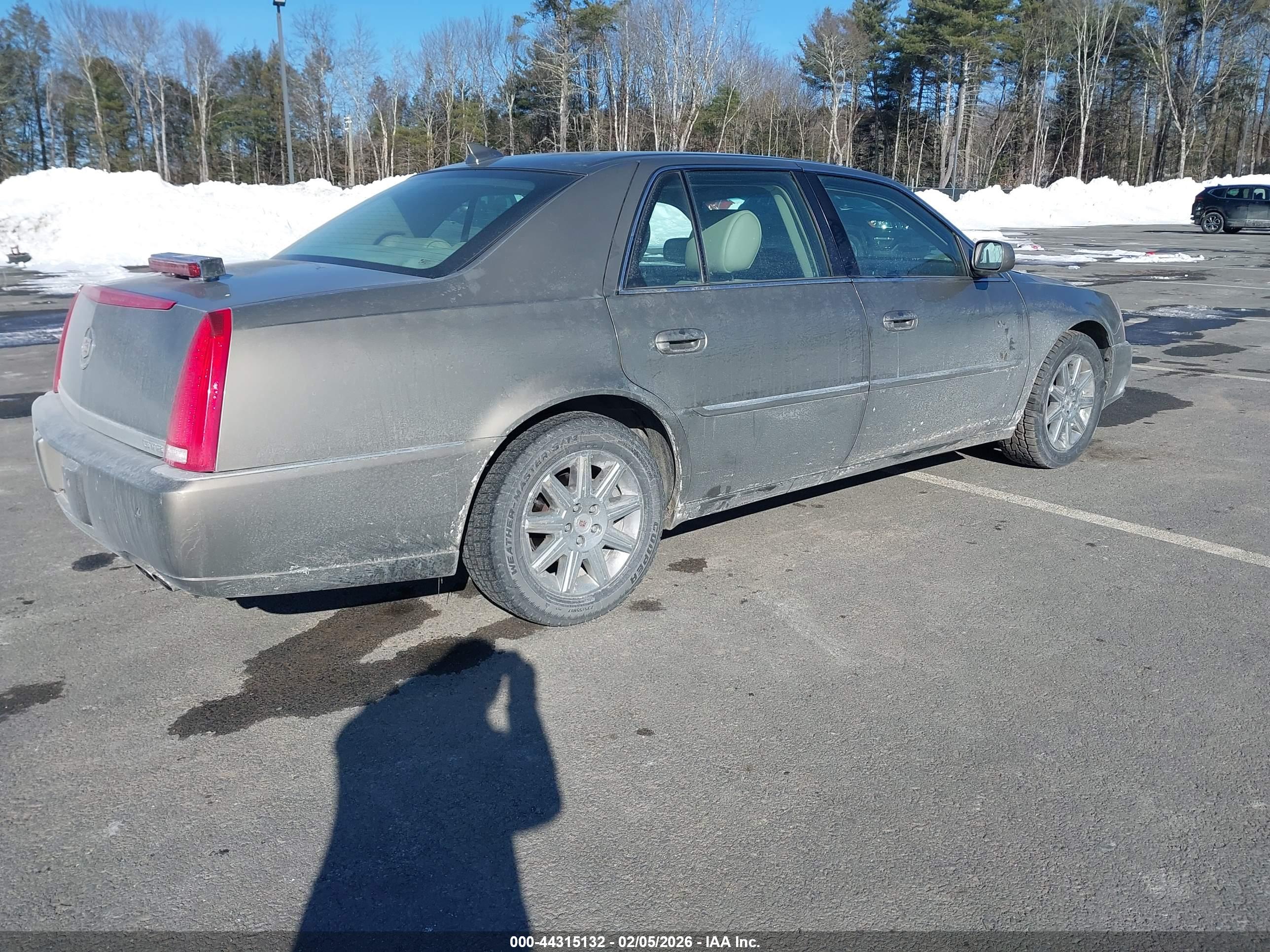 CADILLAC DTS image 4