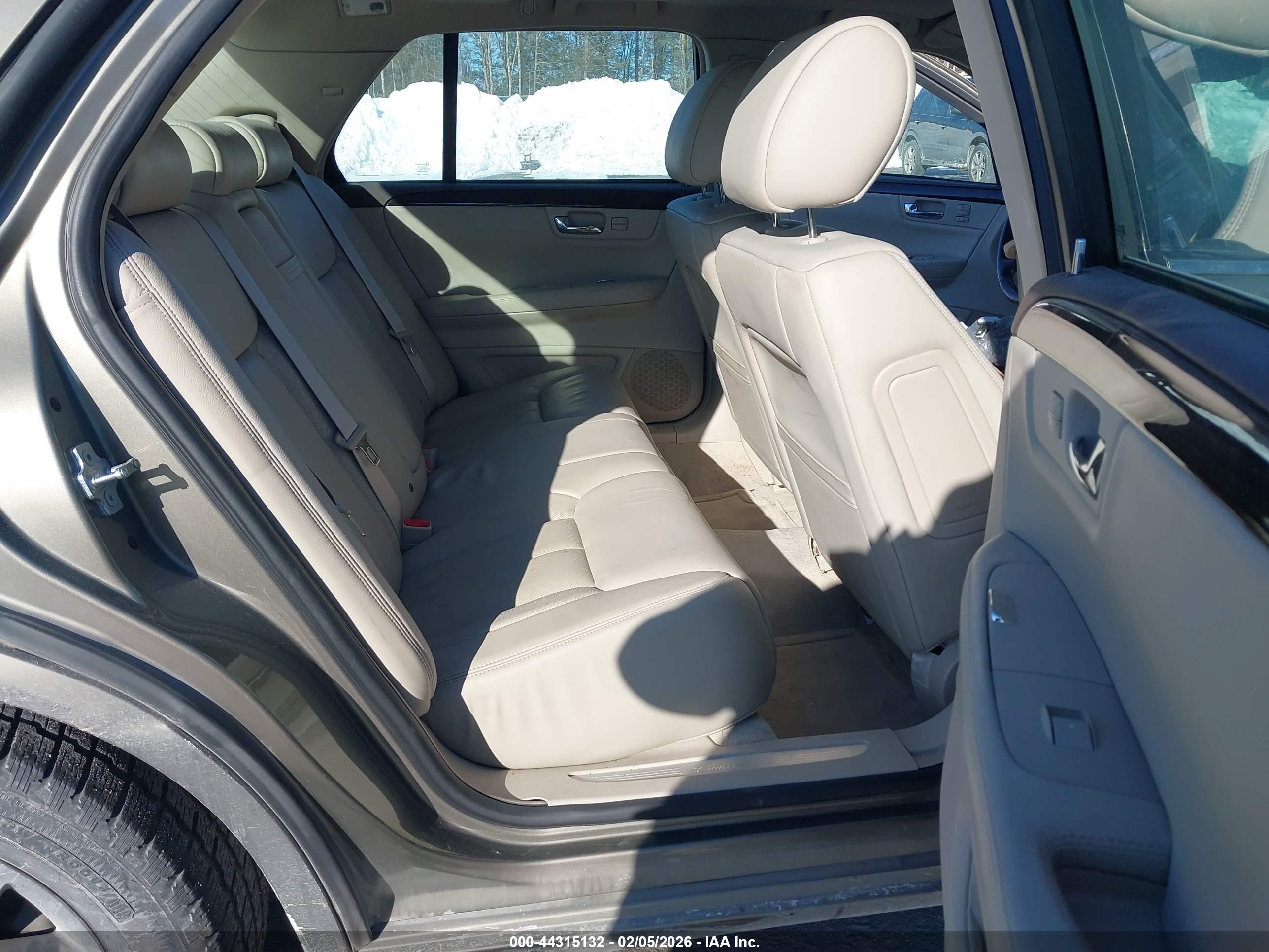 CADILLAC DTS image 8