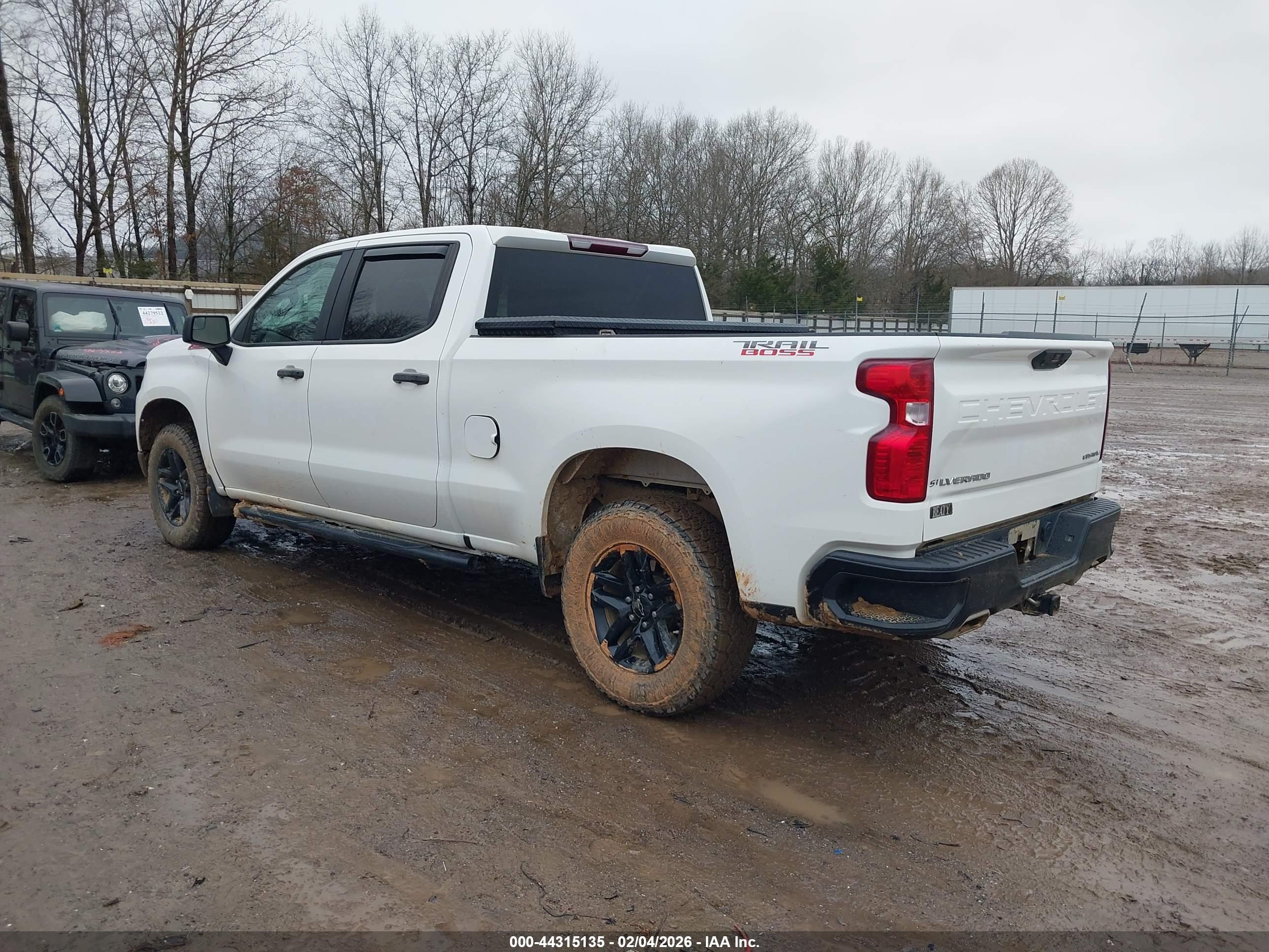 CHEVROLET SILVERADO image 3