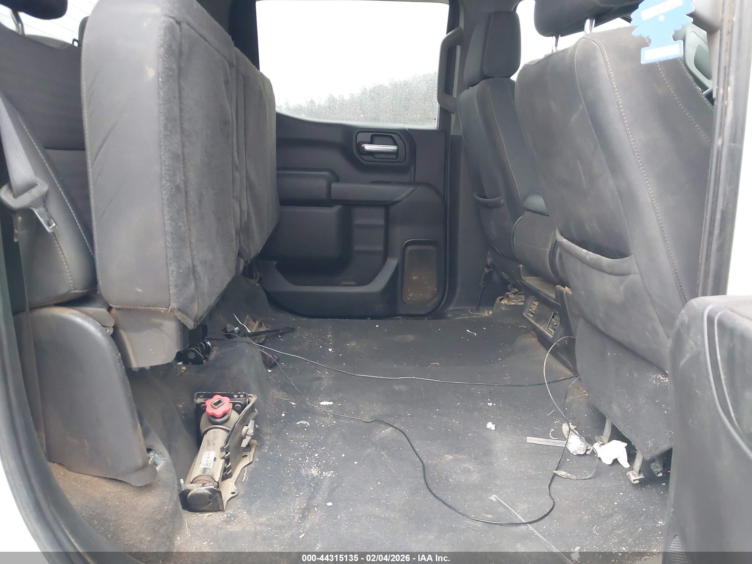 CHEVROLET SILVERADO image 8