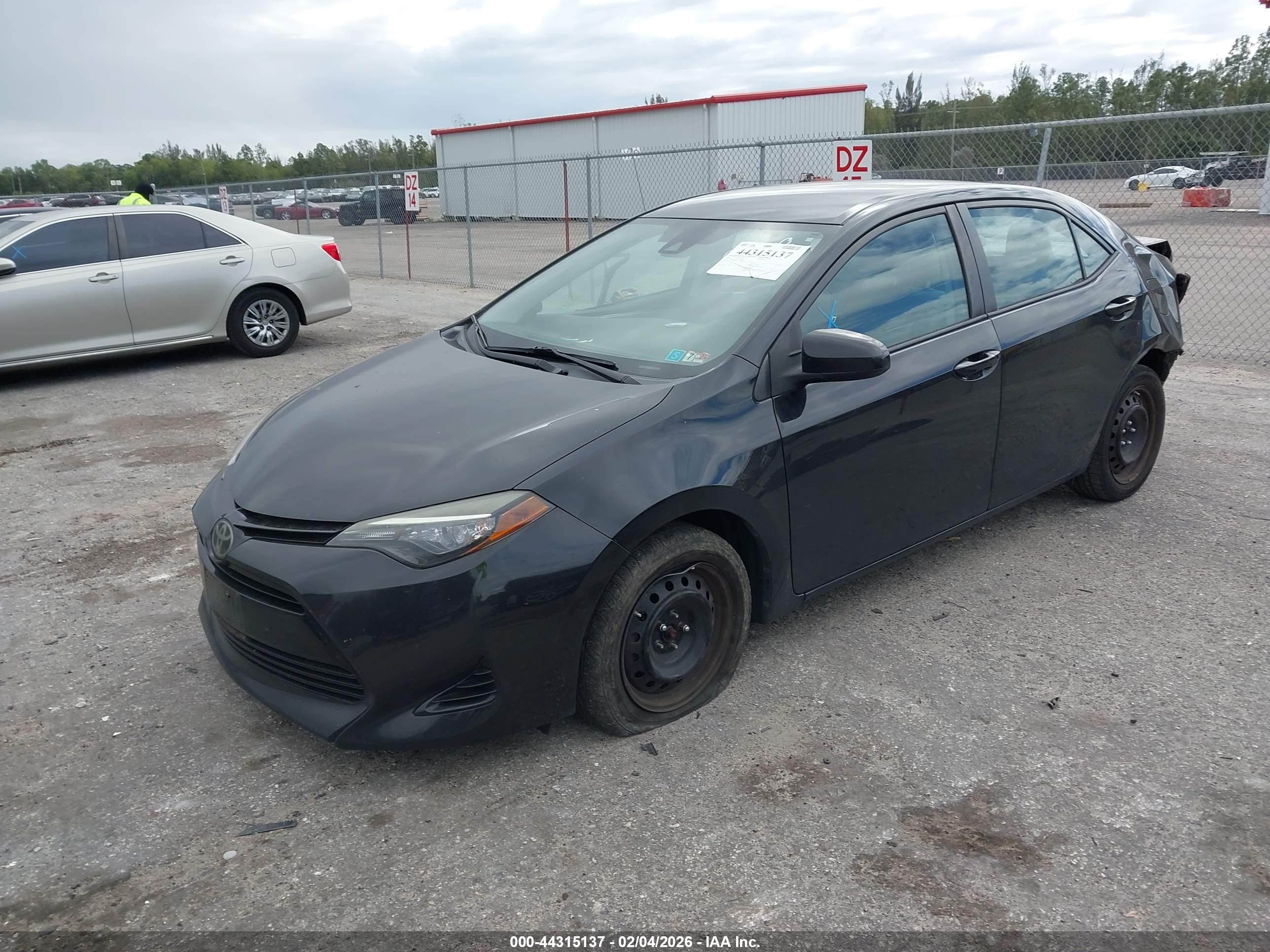 TOYOTA COROLLA image 2