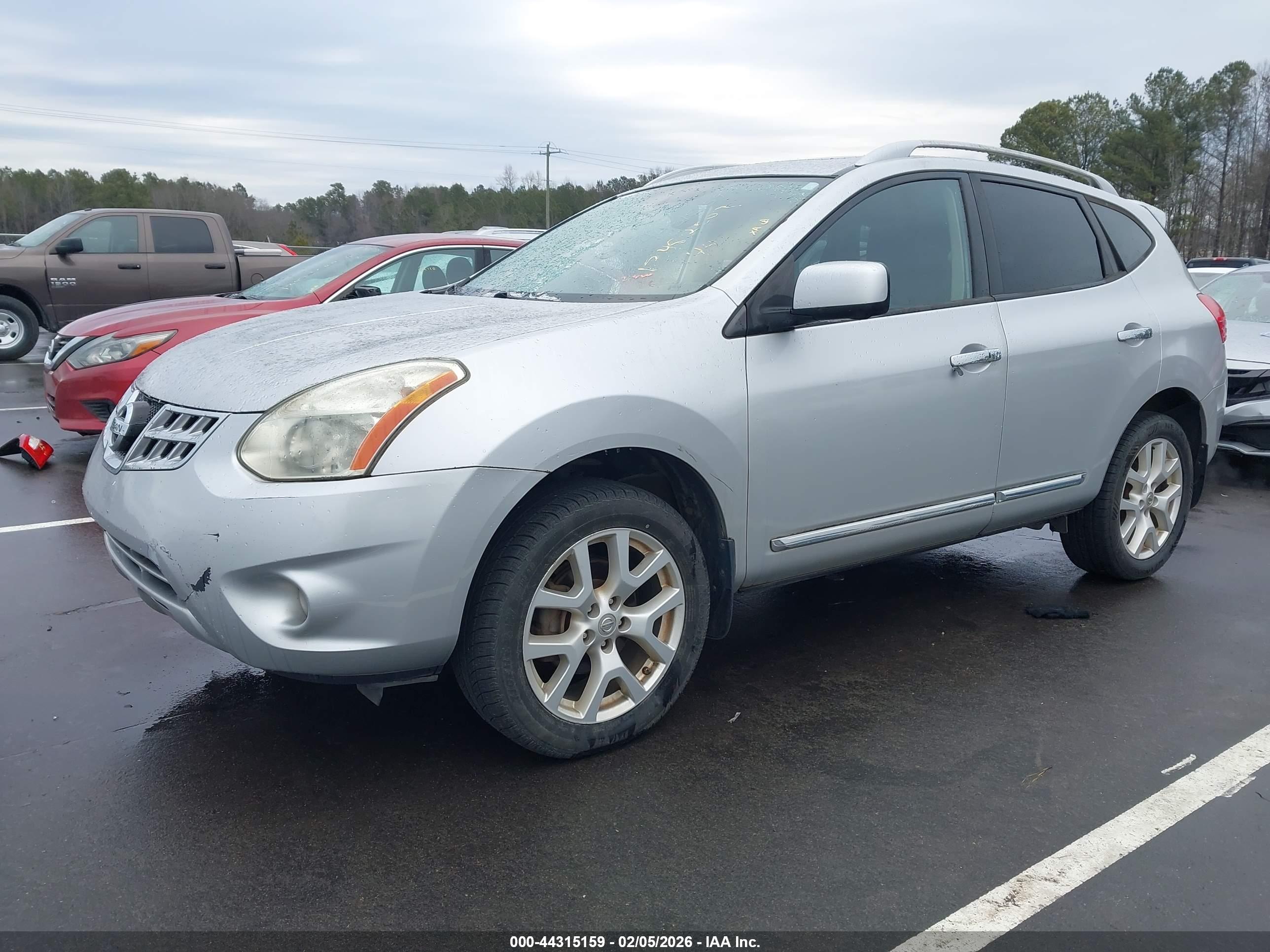 NISSAN ROGUE image 2