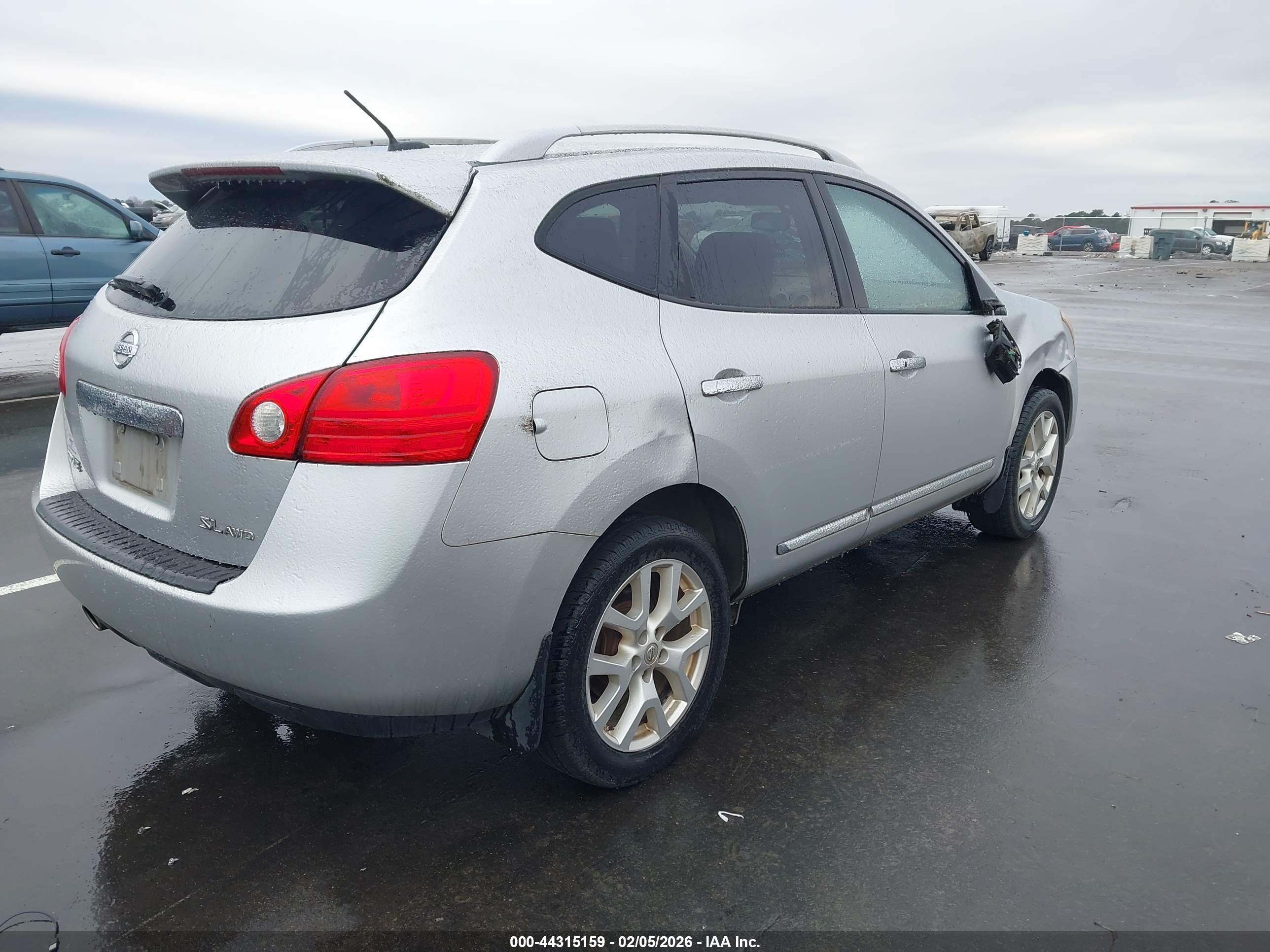 NISSAN ROGUE image 4