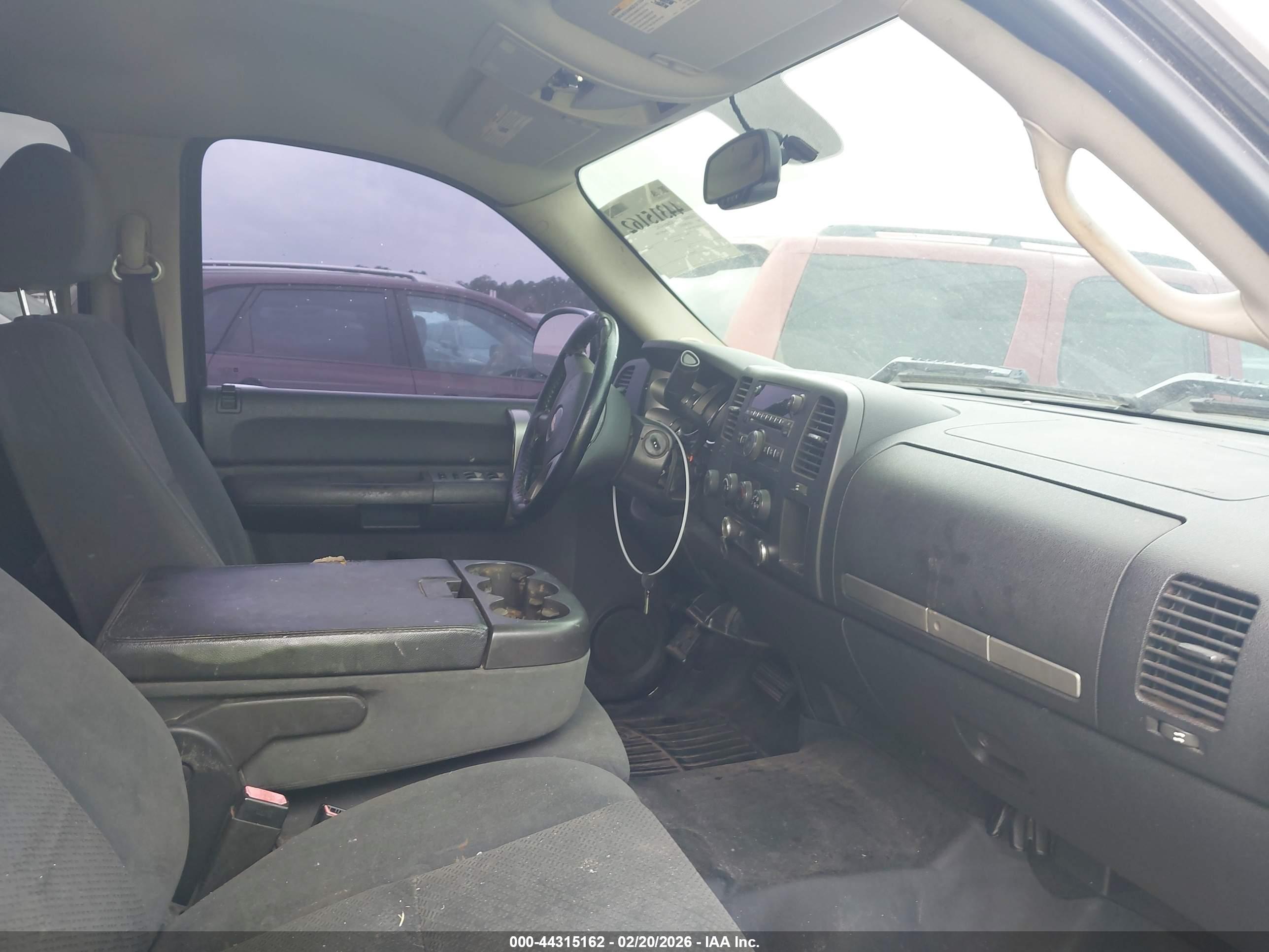 CHEVROLET SILVERADO image 5