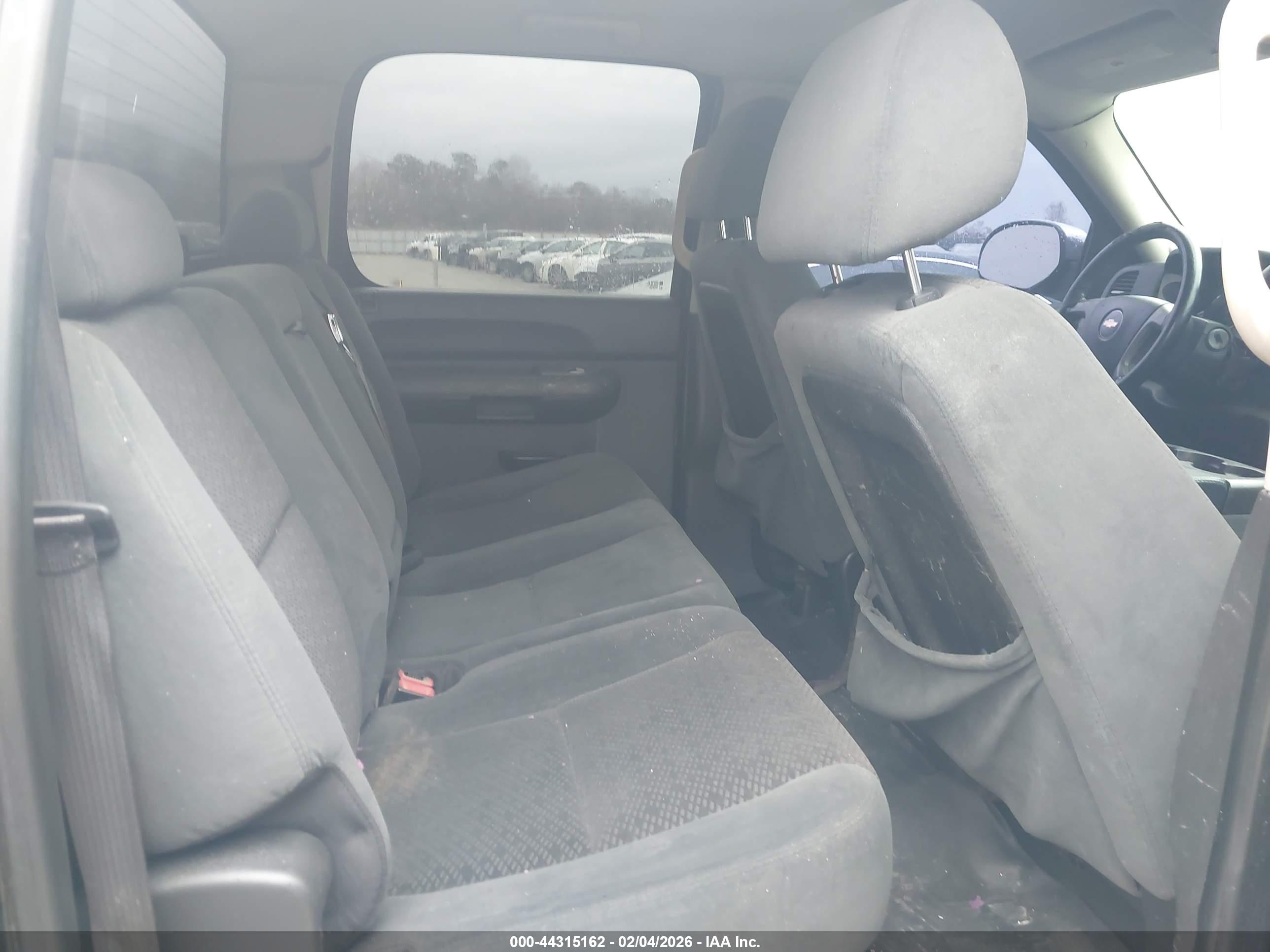 CHEVROLET SILVERADO image 8