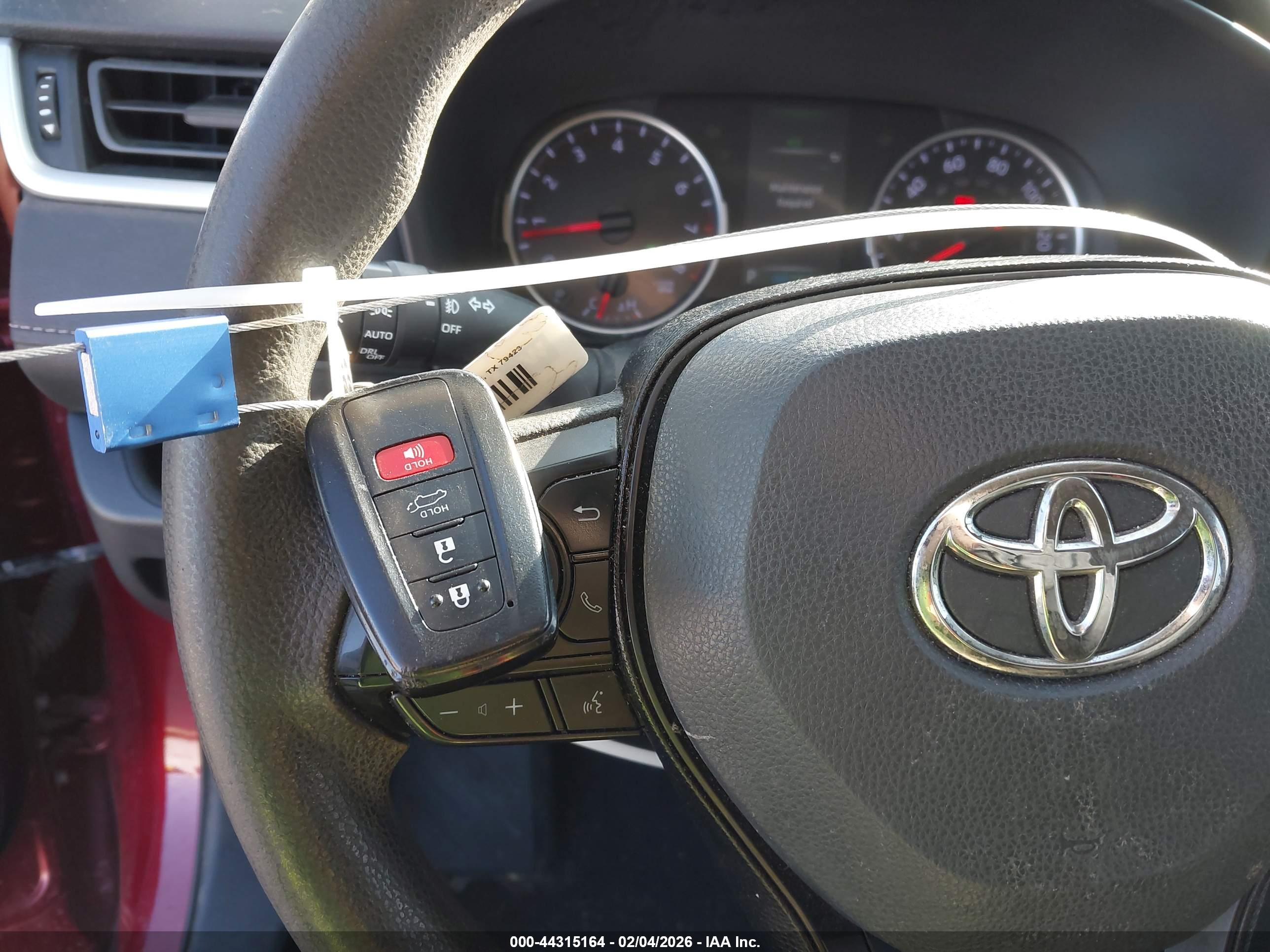 TOYOTA RAV4 image 11