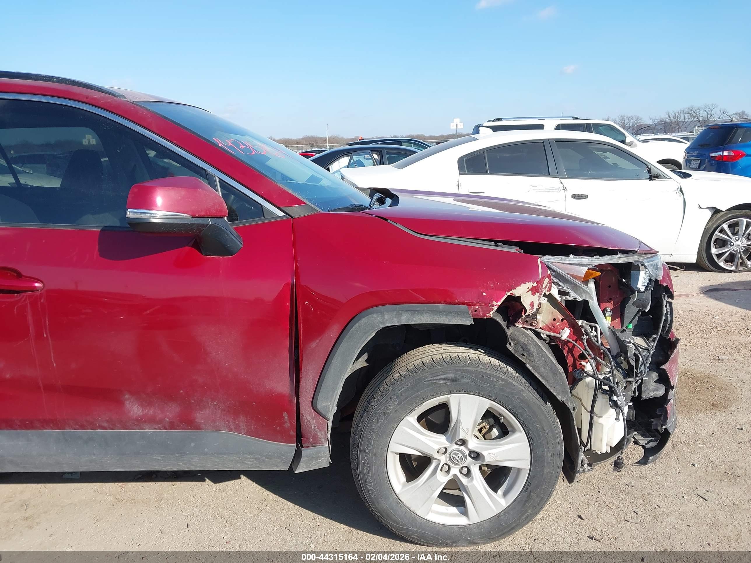 TOYOTA RAV4 image 6