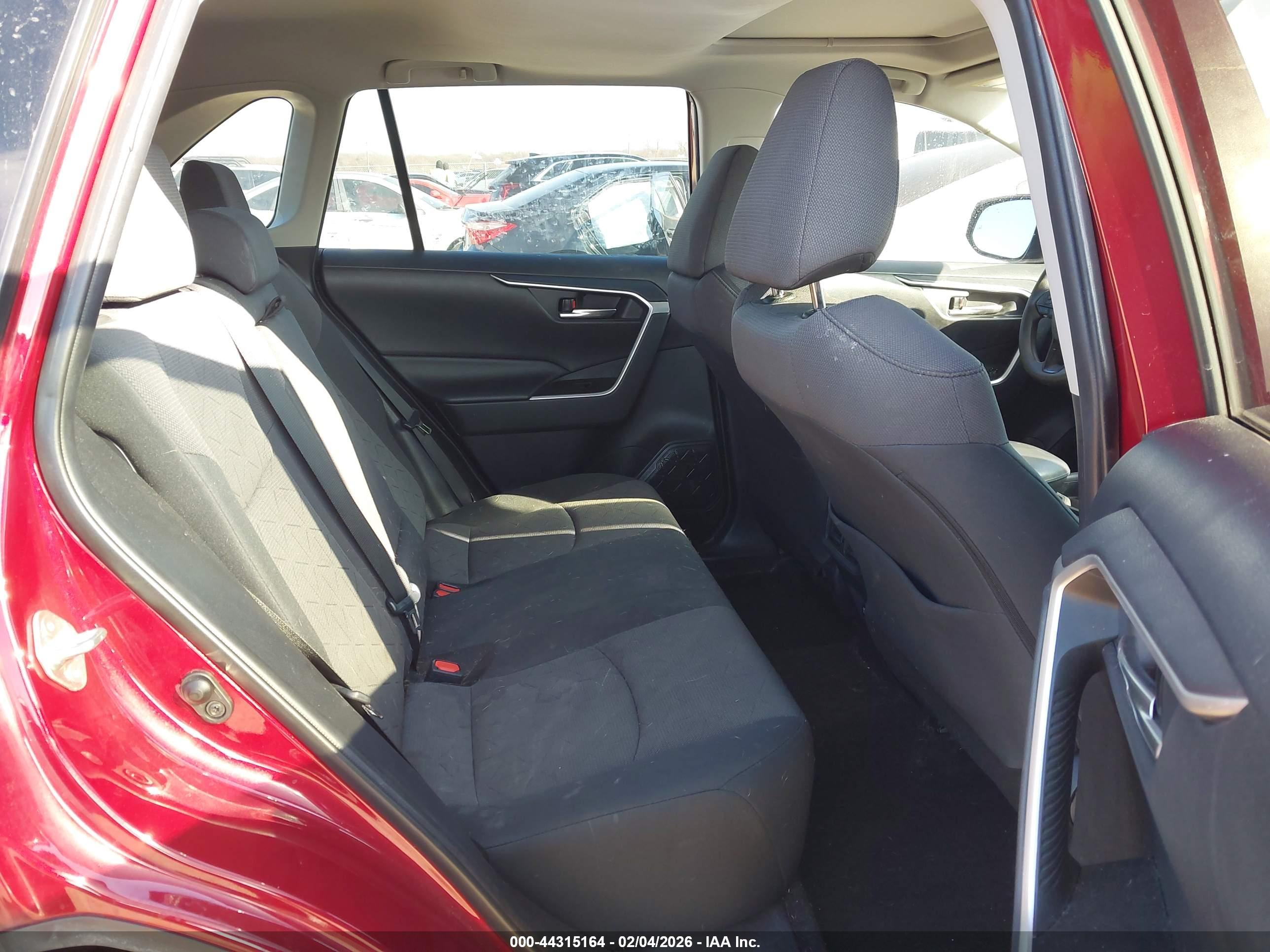 TOYOTA RAV4 image 8