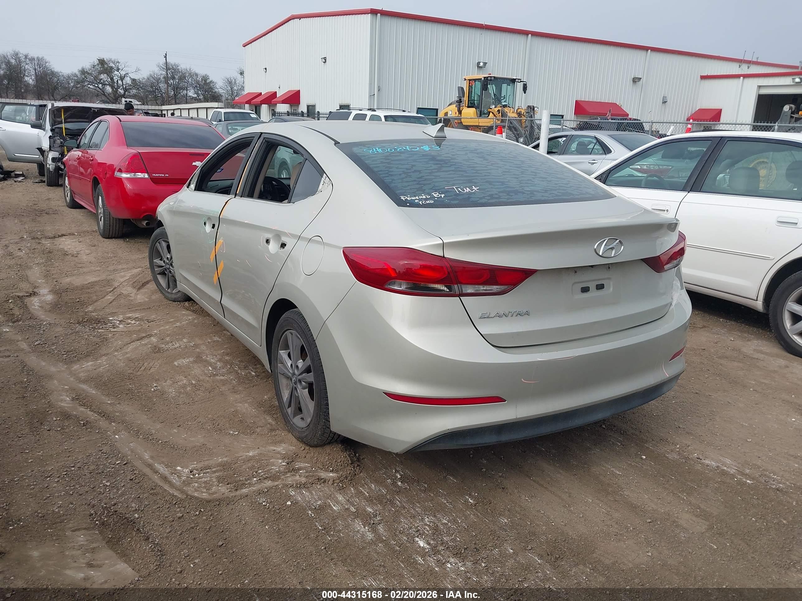 HYUNDAI ELANTRA image 3