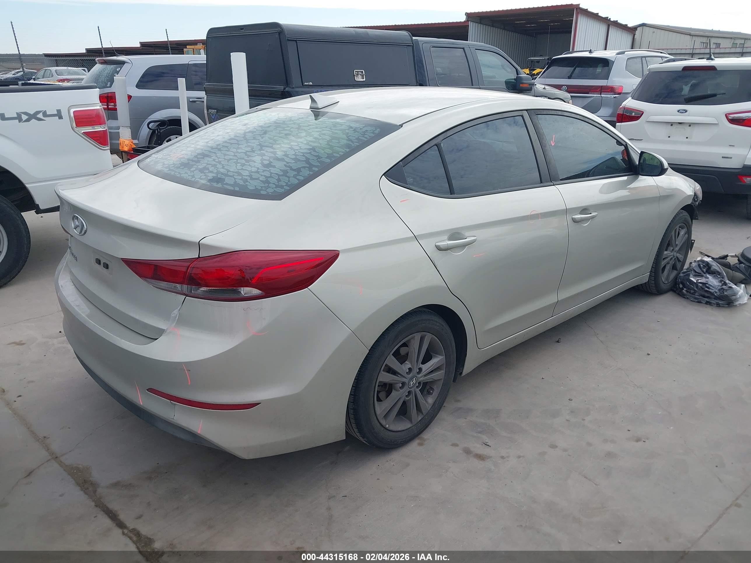 HYUNDAI ELANTRA image 4