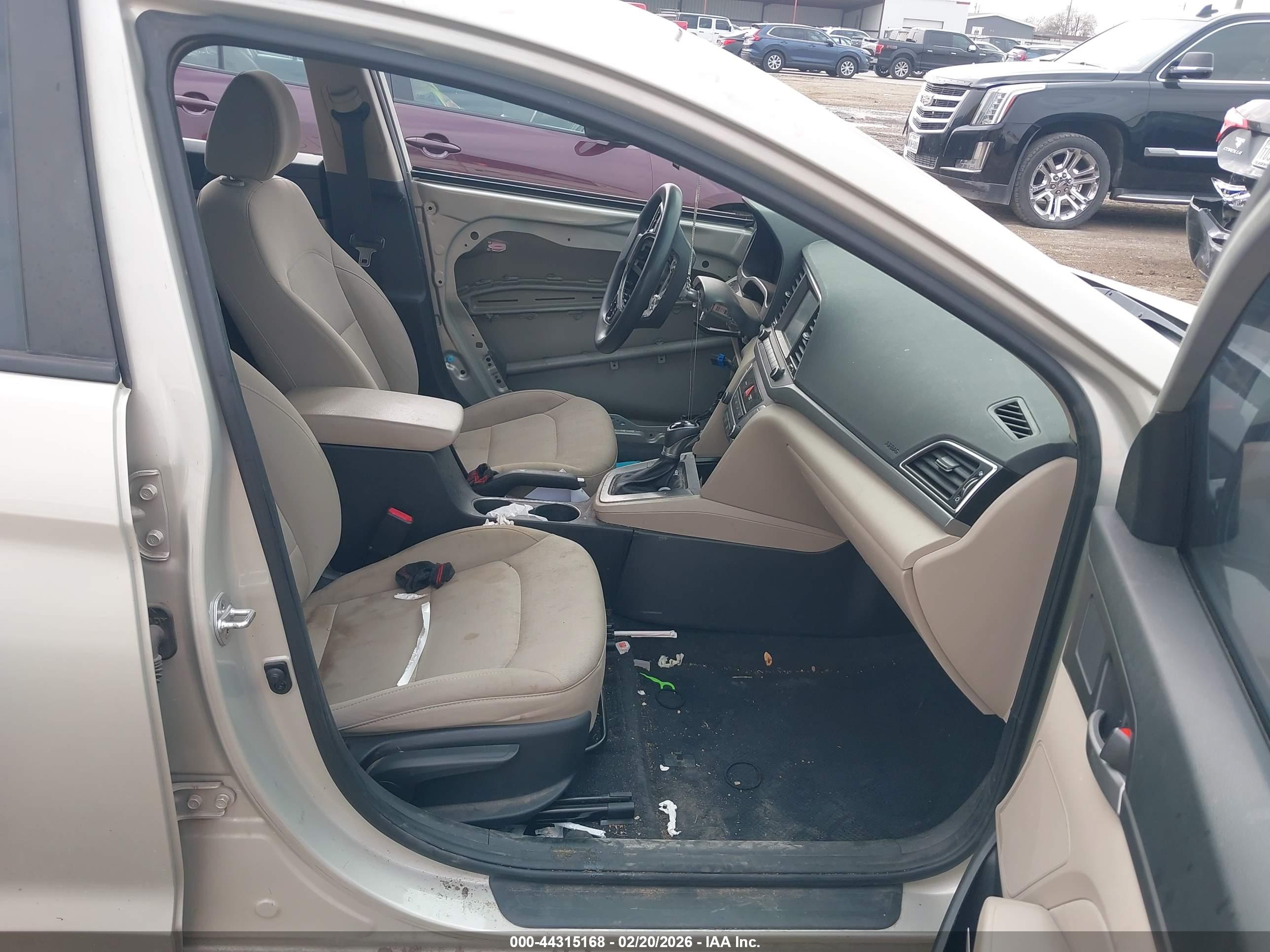 HYUNDAI ELANTRA image 5