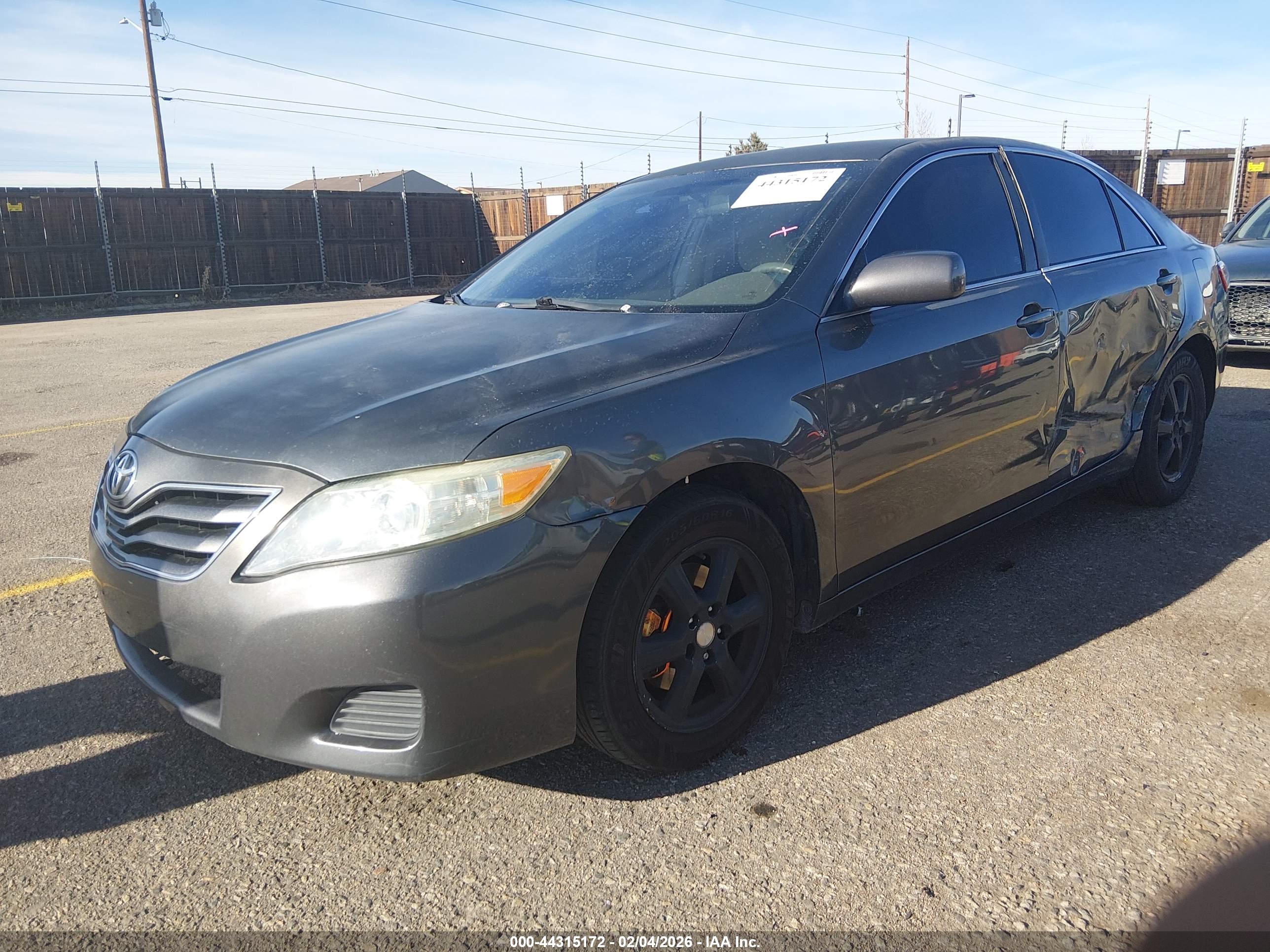 TOYOTA CAMRY image 2