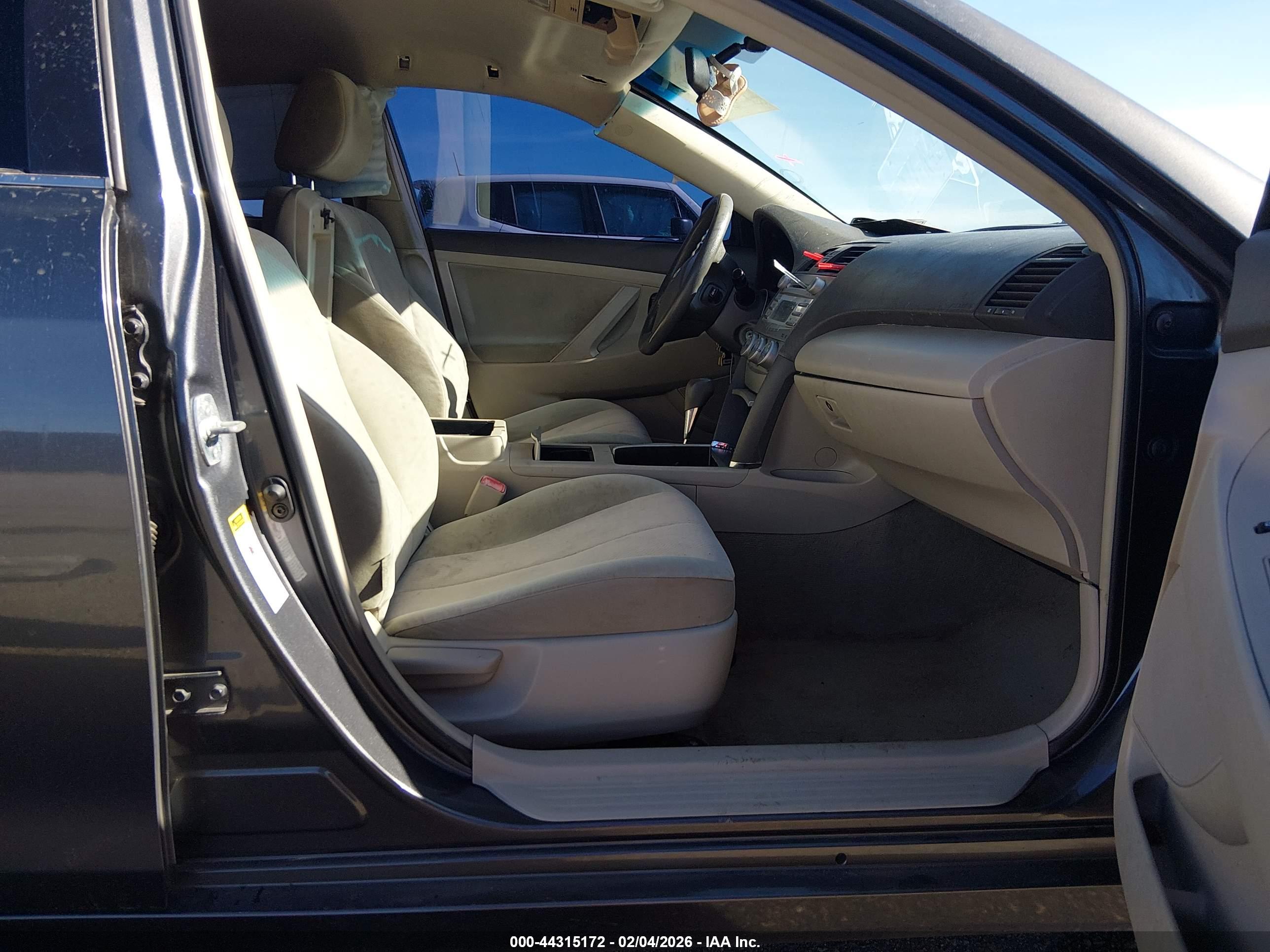 TOYOTA CAMRY image 5