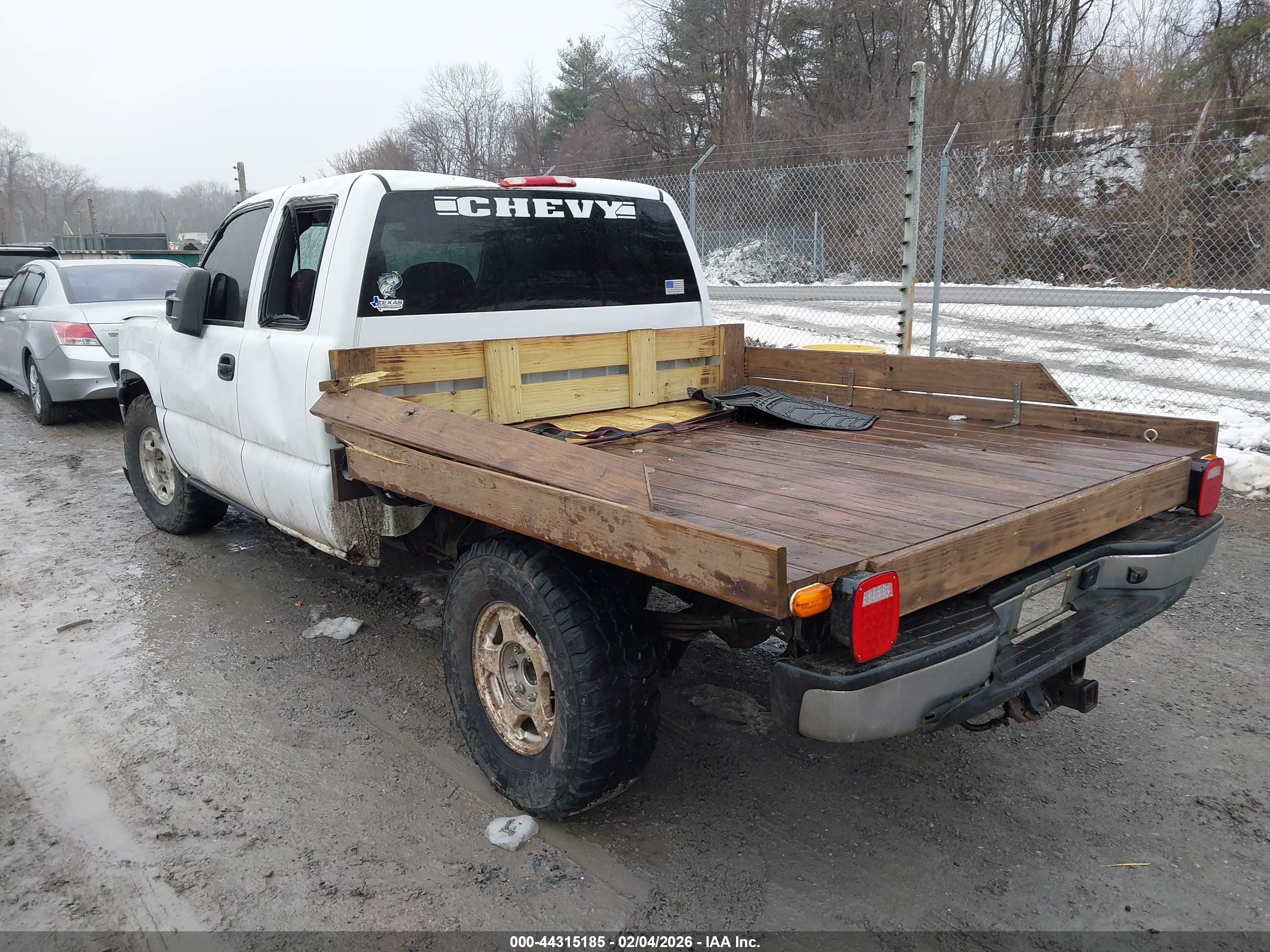 CHEVROLET SILVERADO image 3