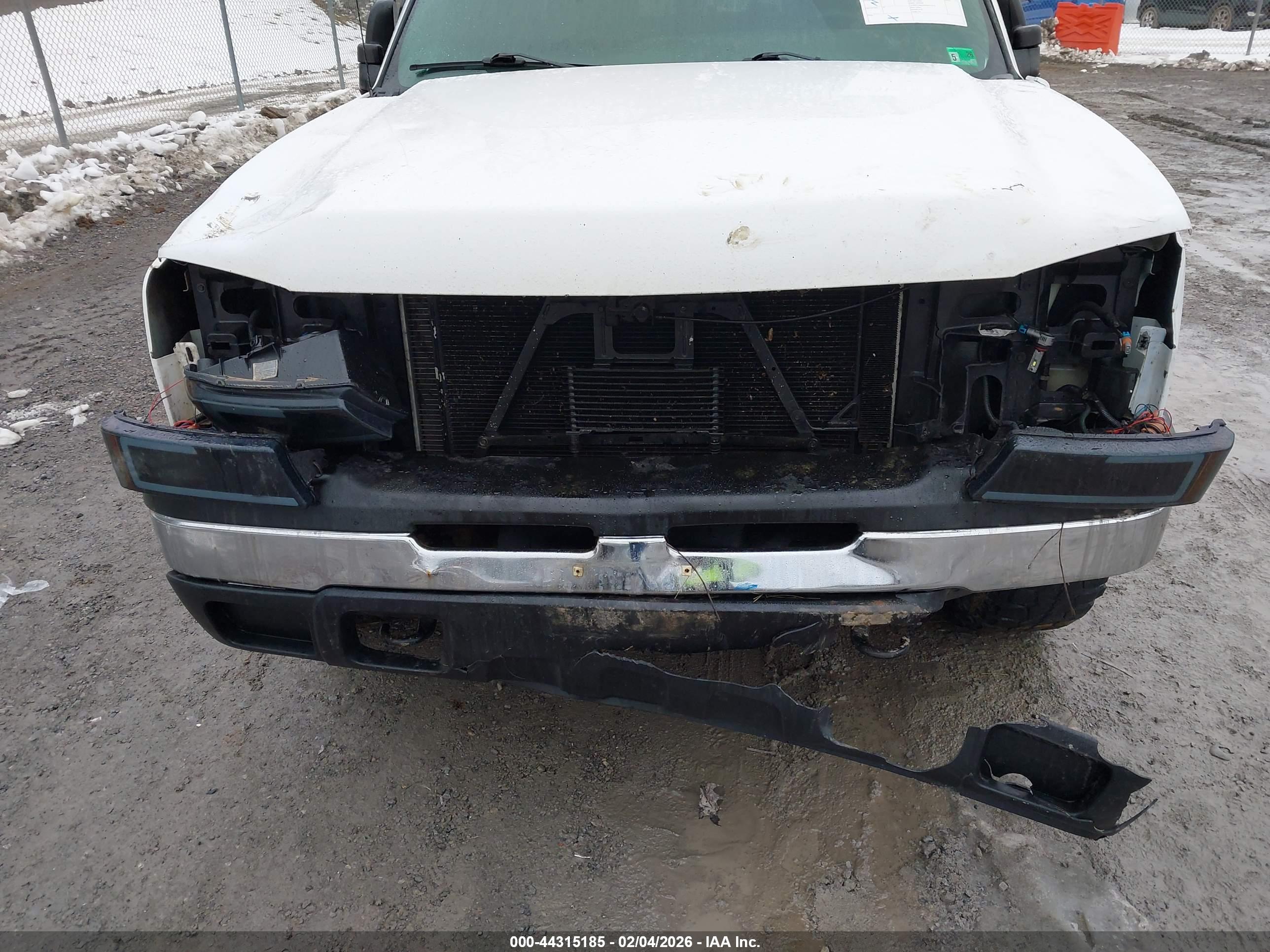 CHEVROLET SILVERADO image 6