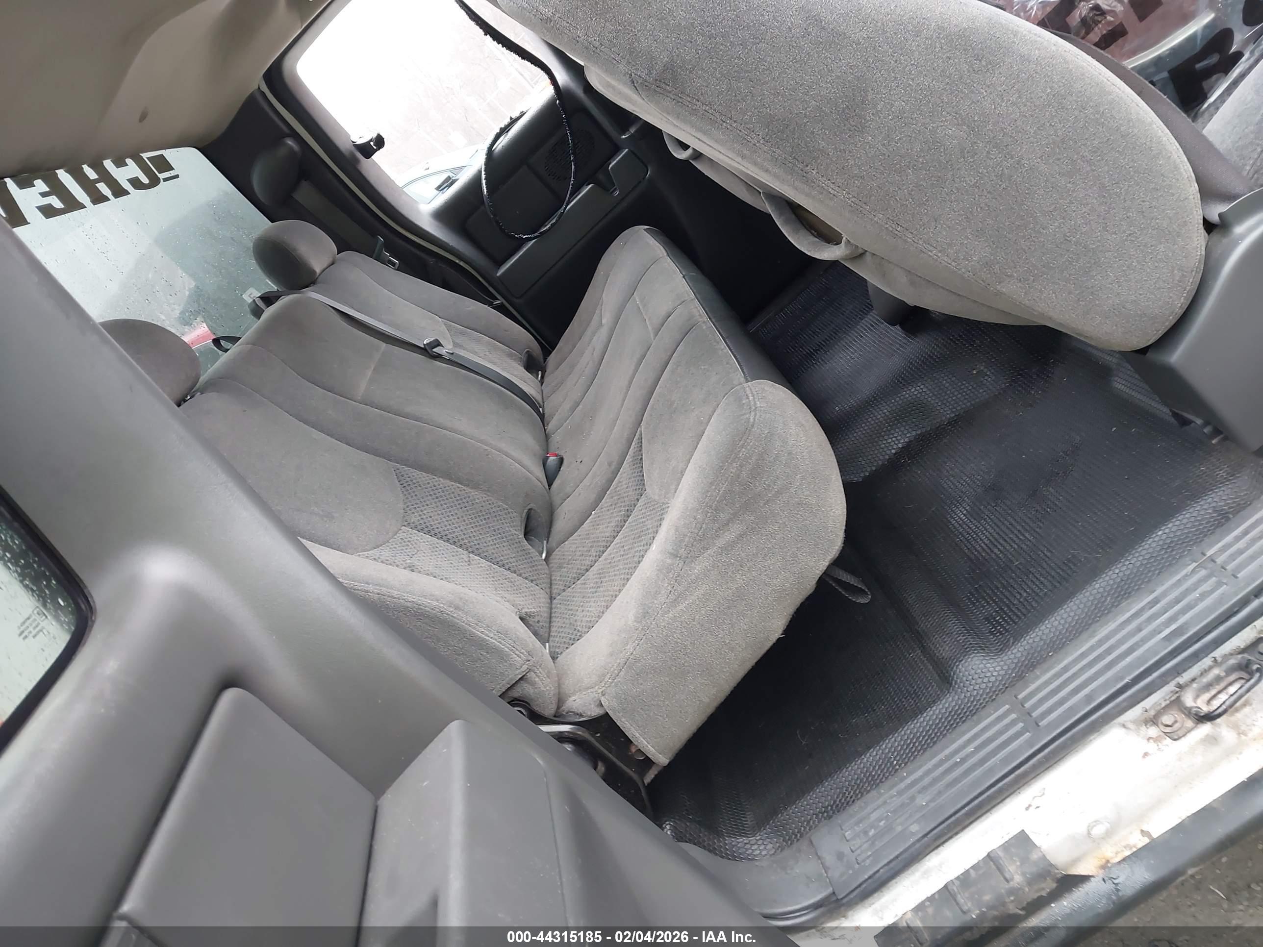 CHEVROLET SILVERADO image 8