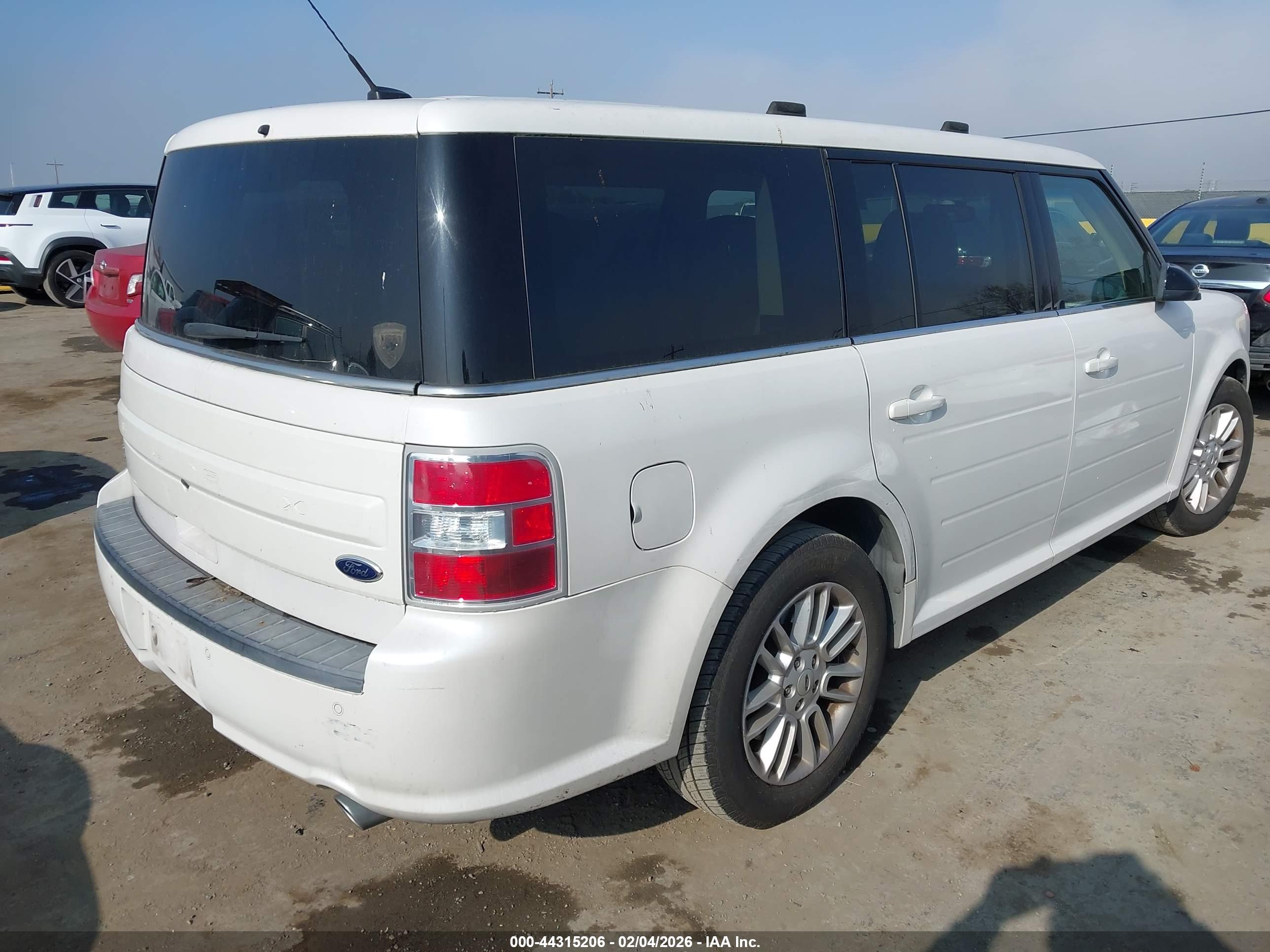 FORD FLEX image 4