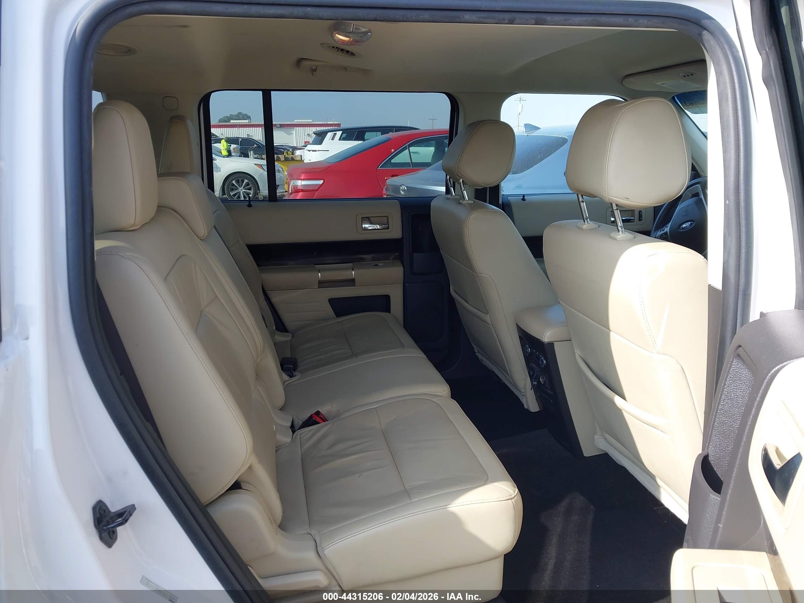FORD FLEX image 8