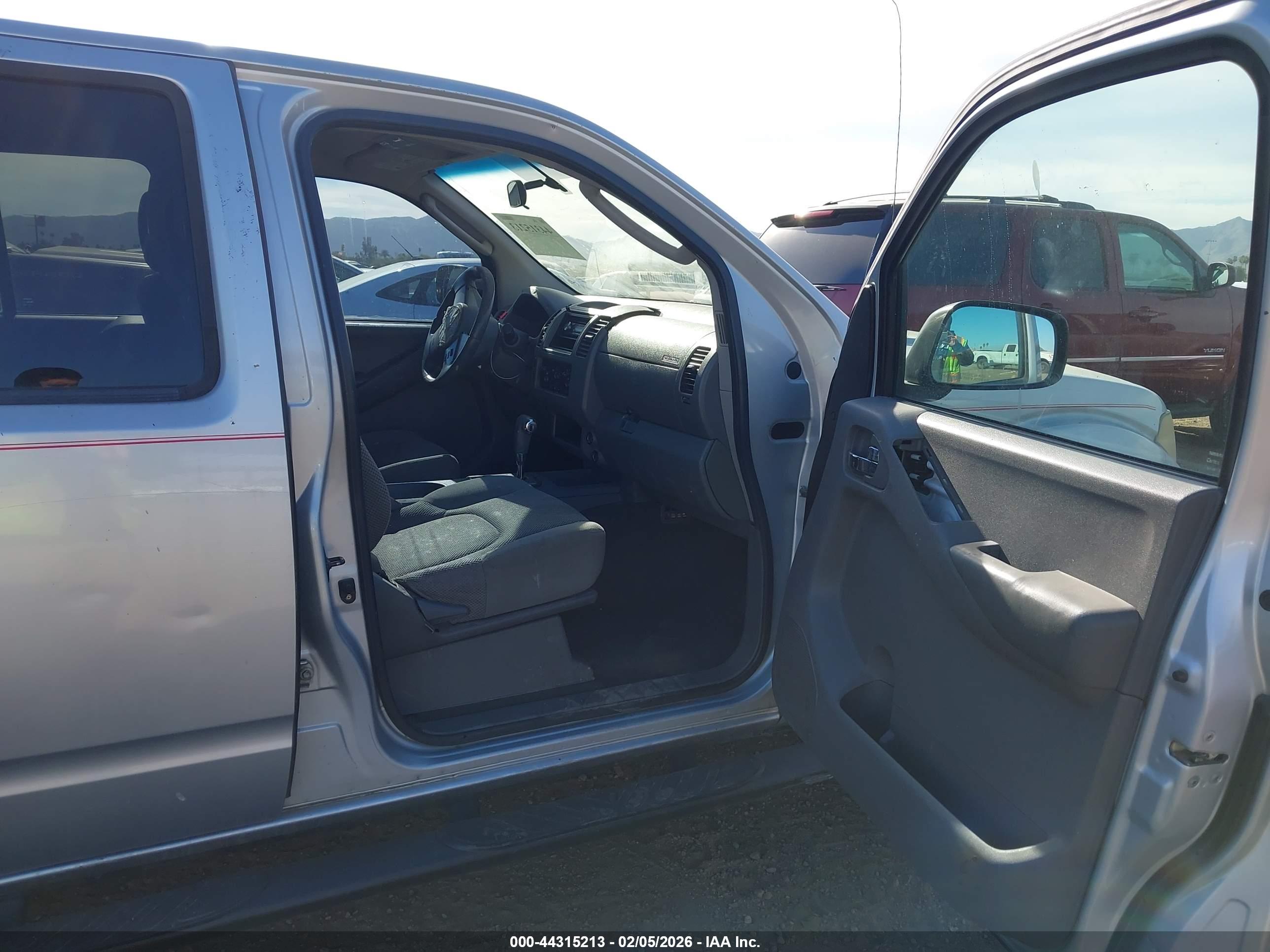 NISSAN FRONTIER image 5