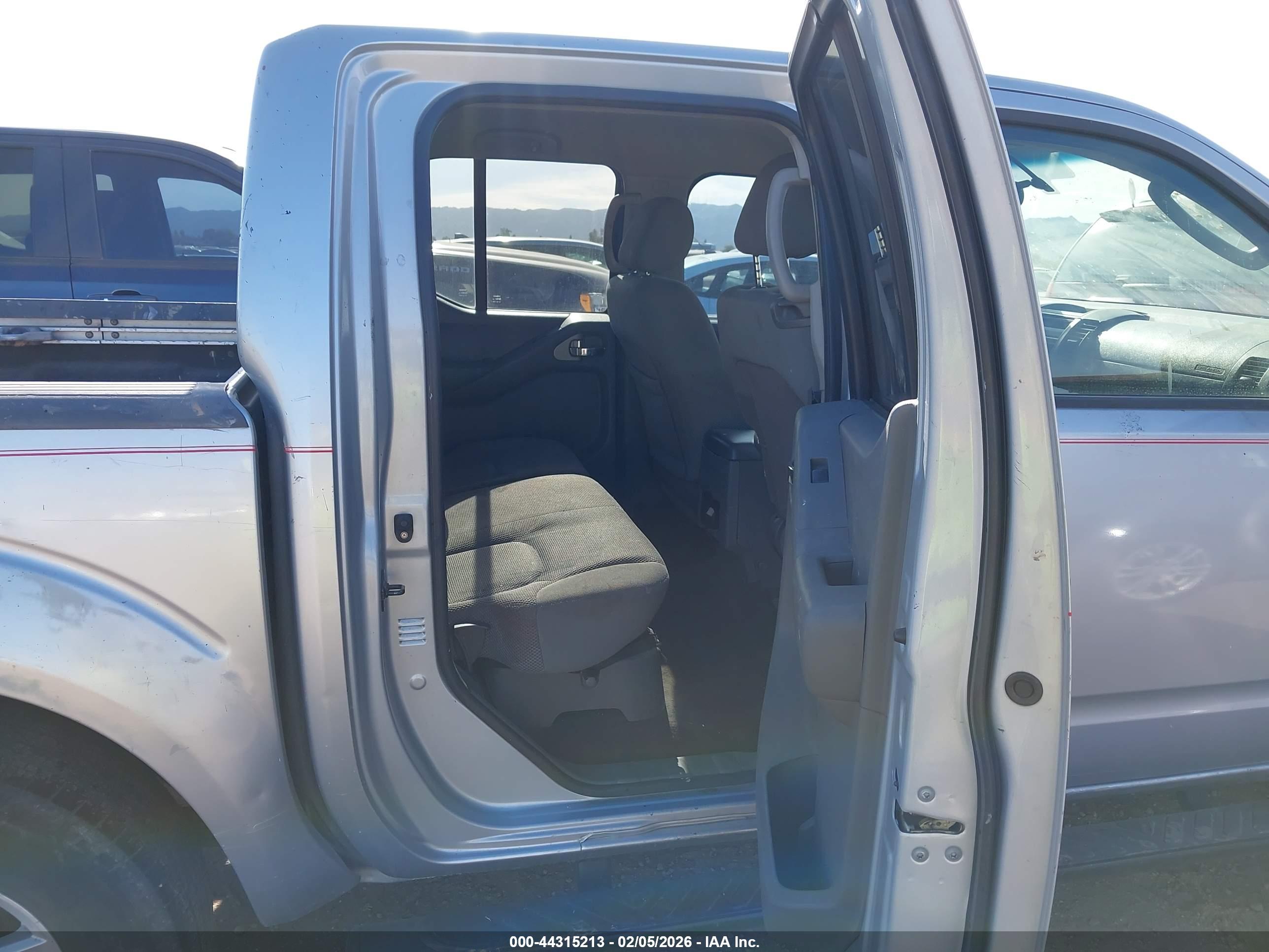 NISSAN FRONTIER image 8