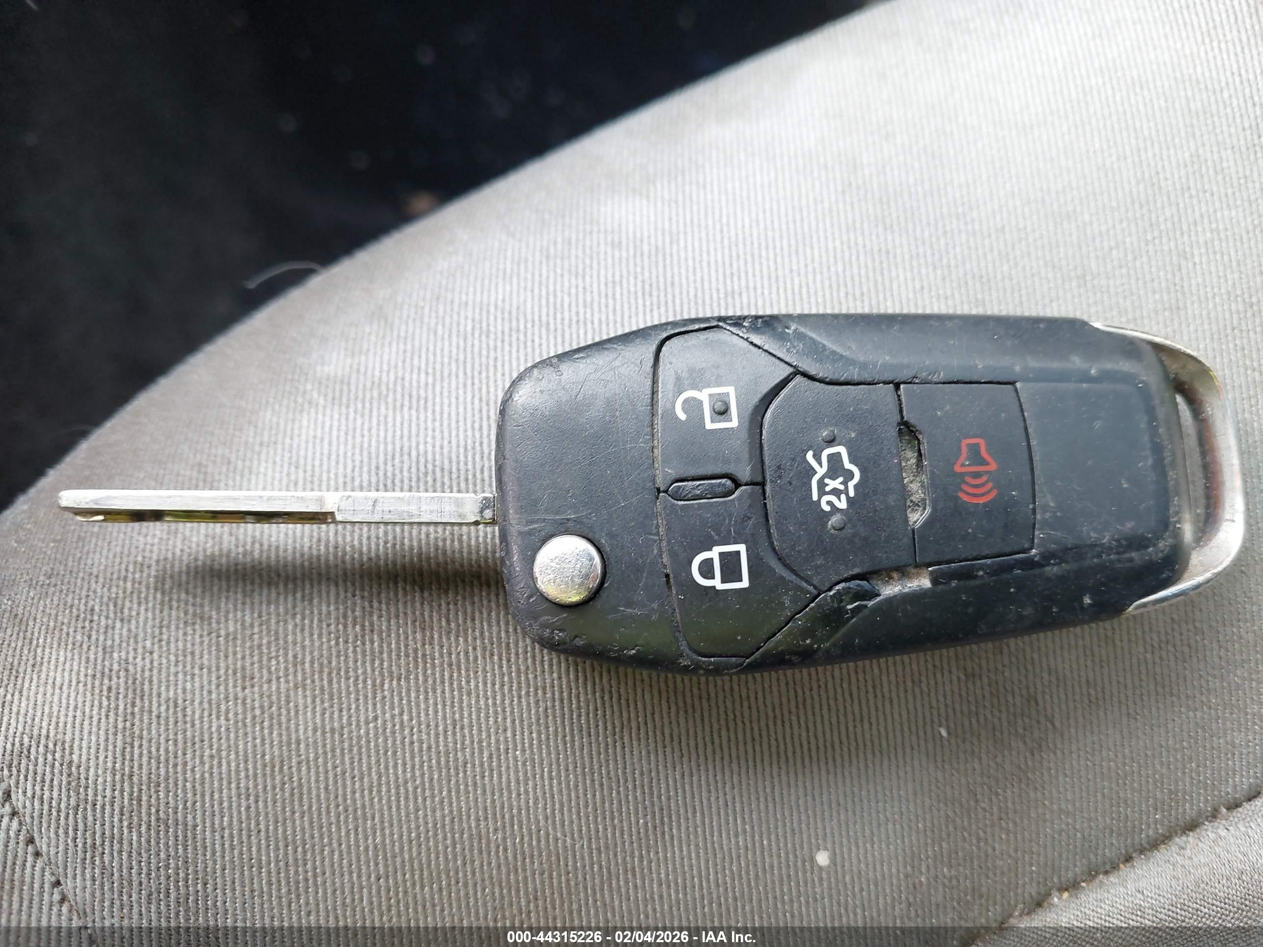 FORD FUSION image 11