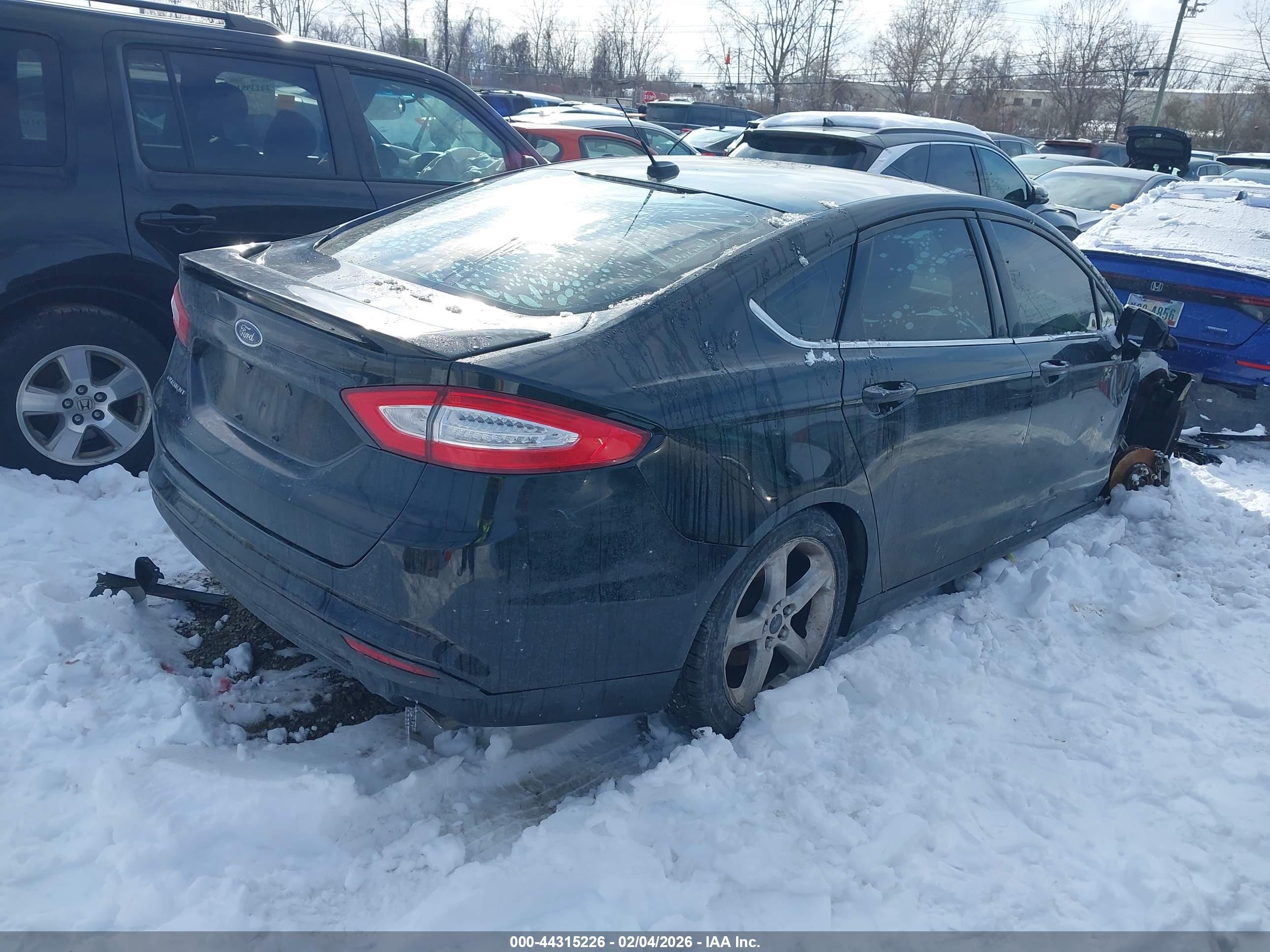 FORD FUSION image 4
