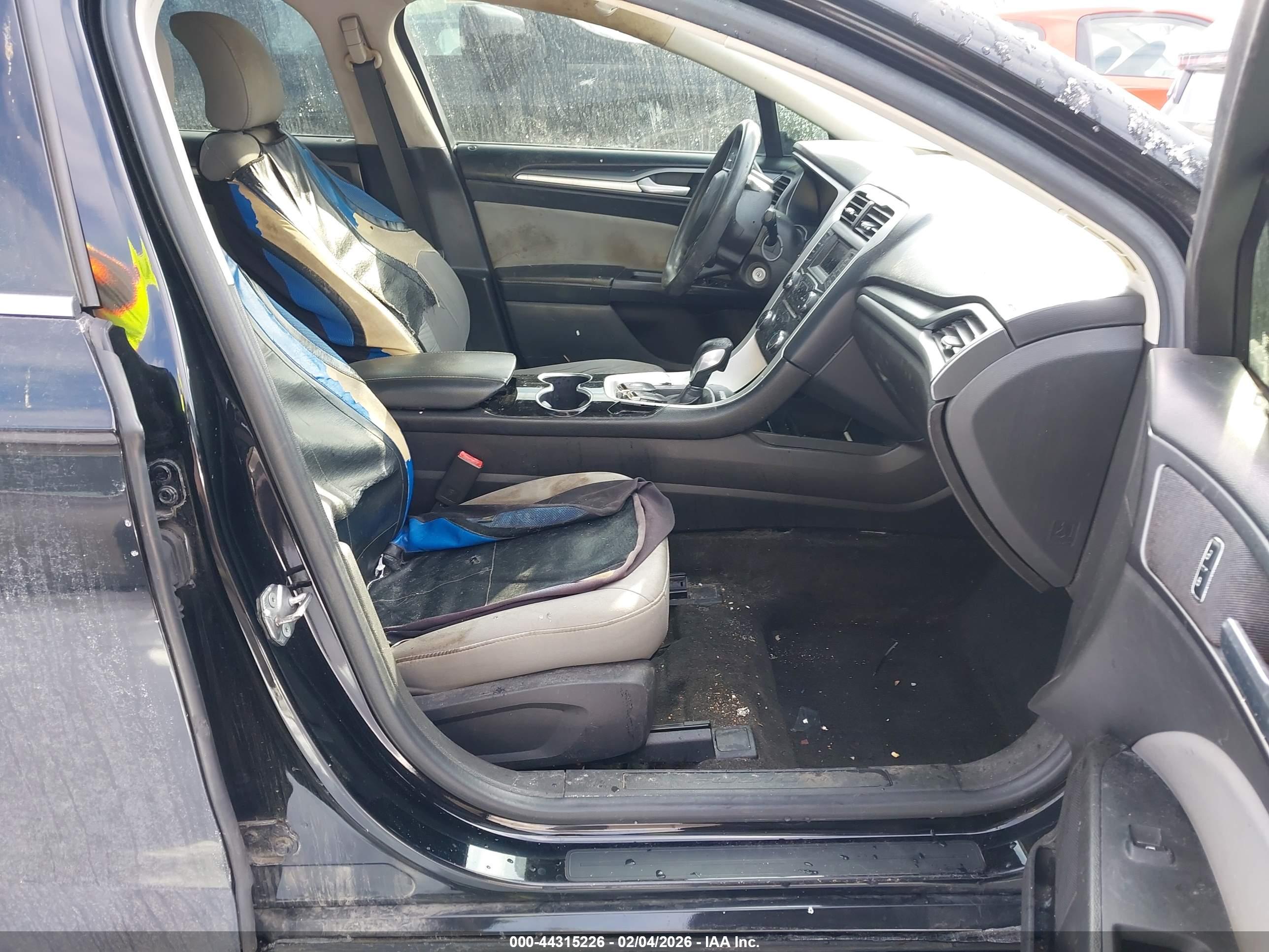FORD FUSION image 5