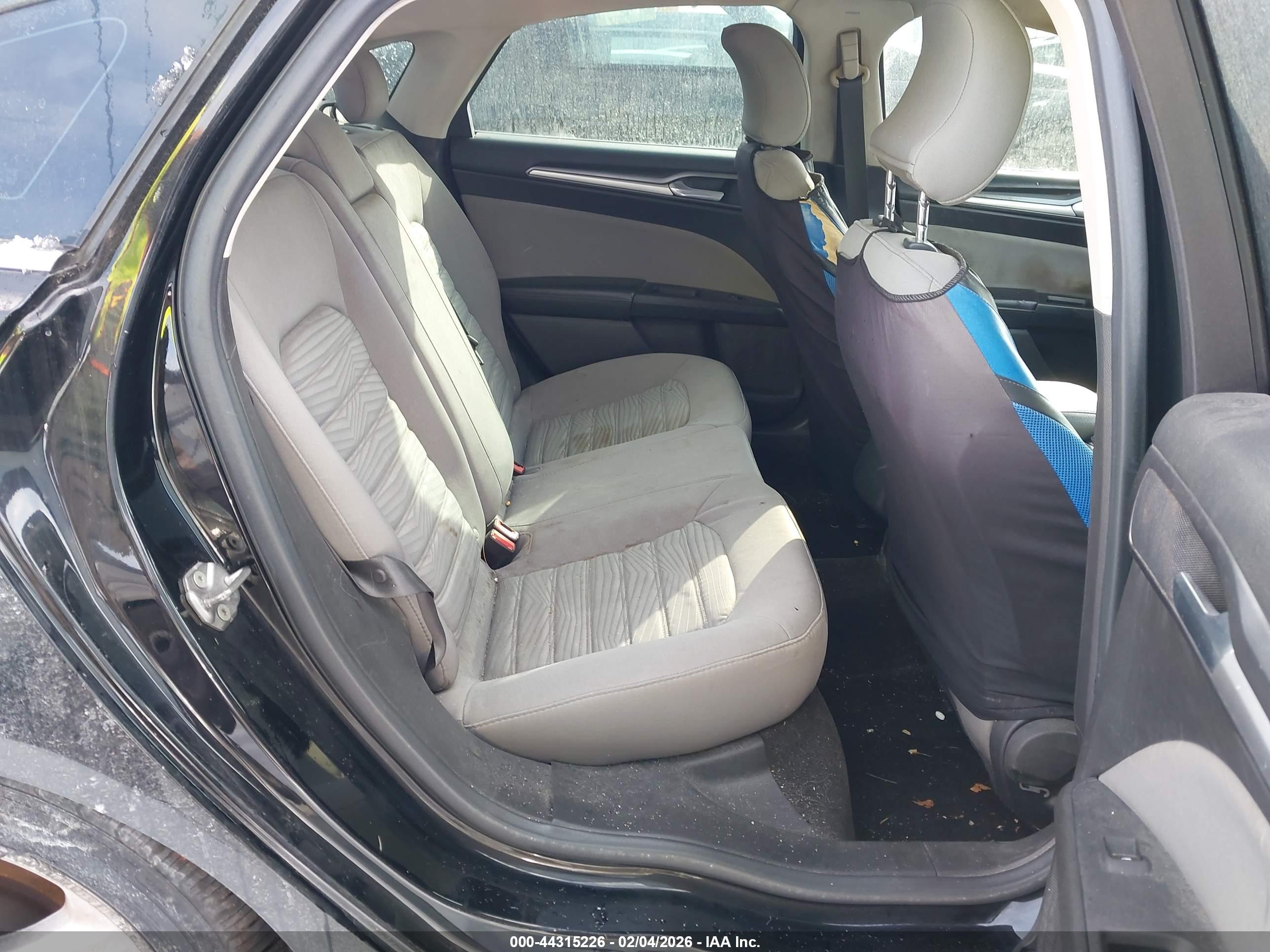 FORD FUSION image 8