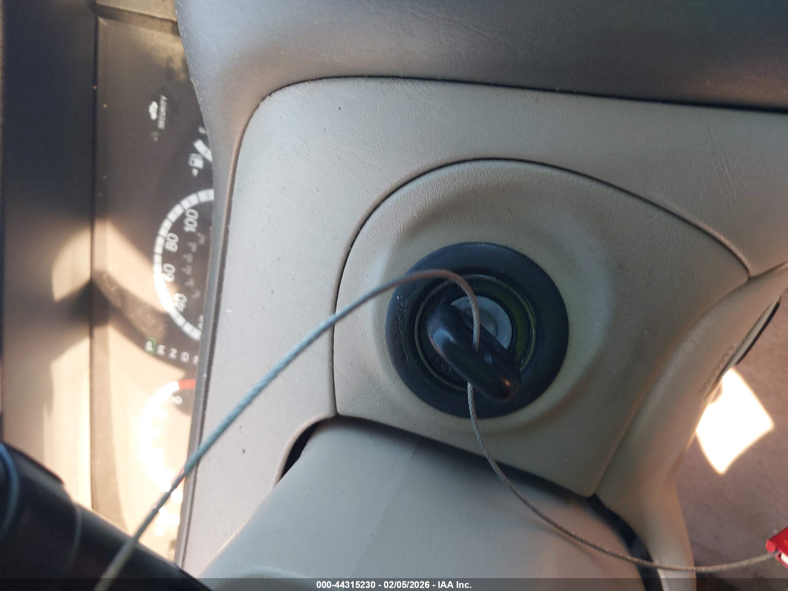 TOYOTA AVALON image 11