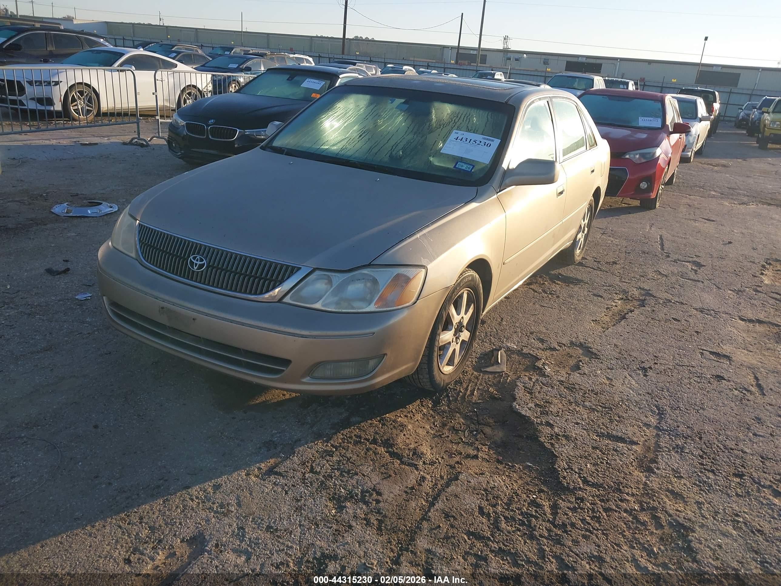 TOYOTA AVALON image 2