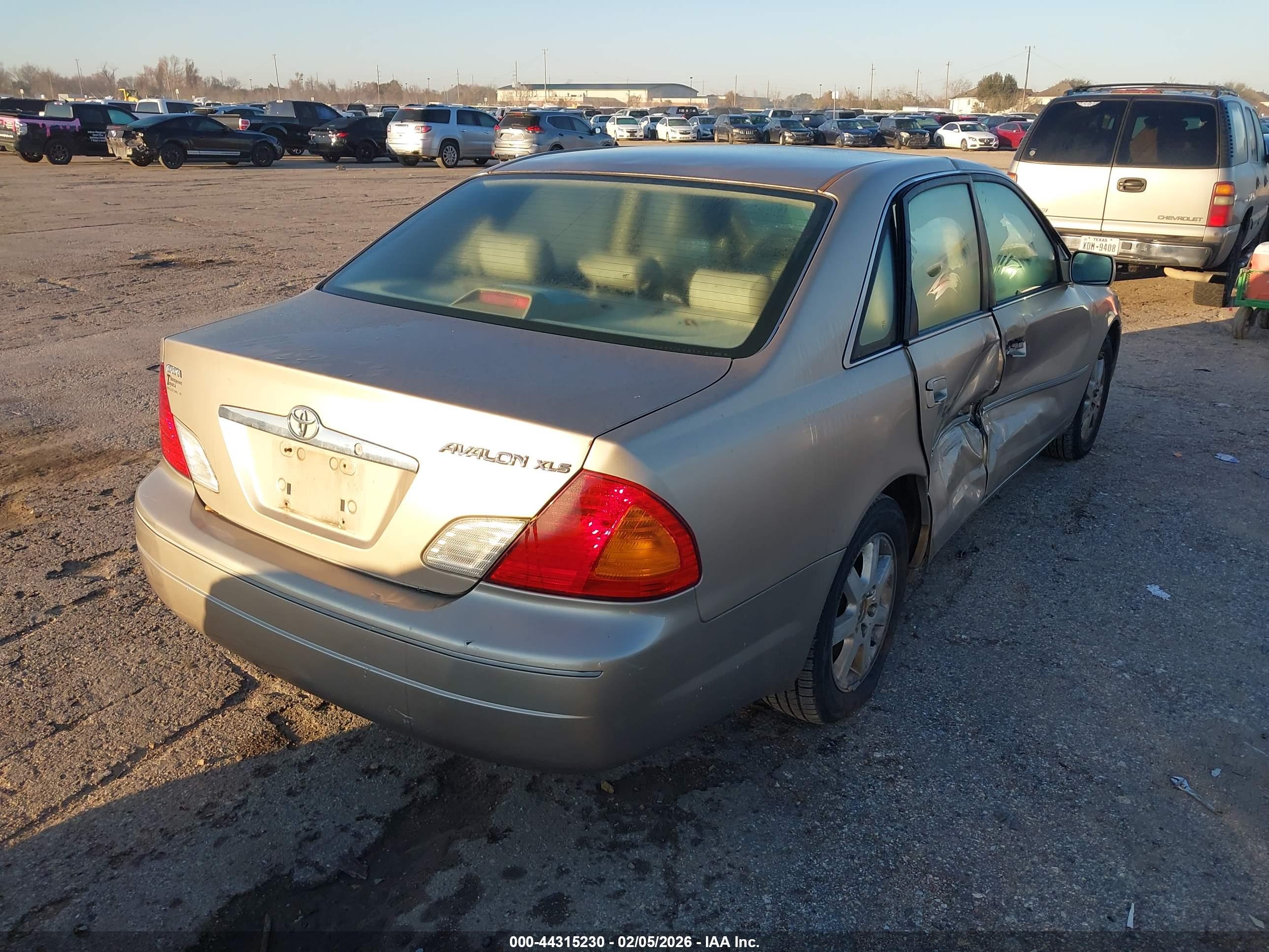 TOYOTA AVALON image 4