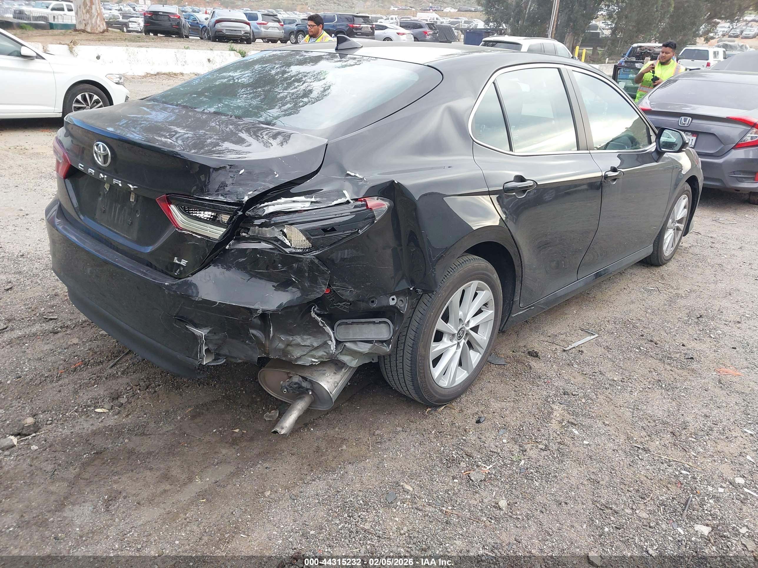 TOYOTA CAMRY image 4