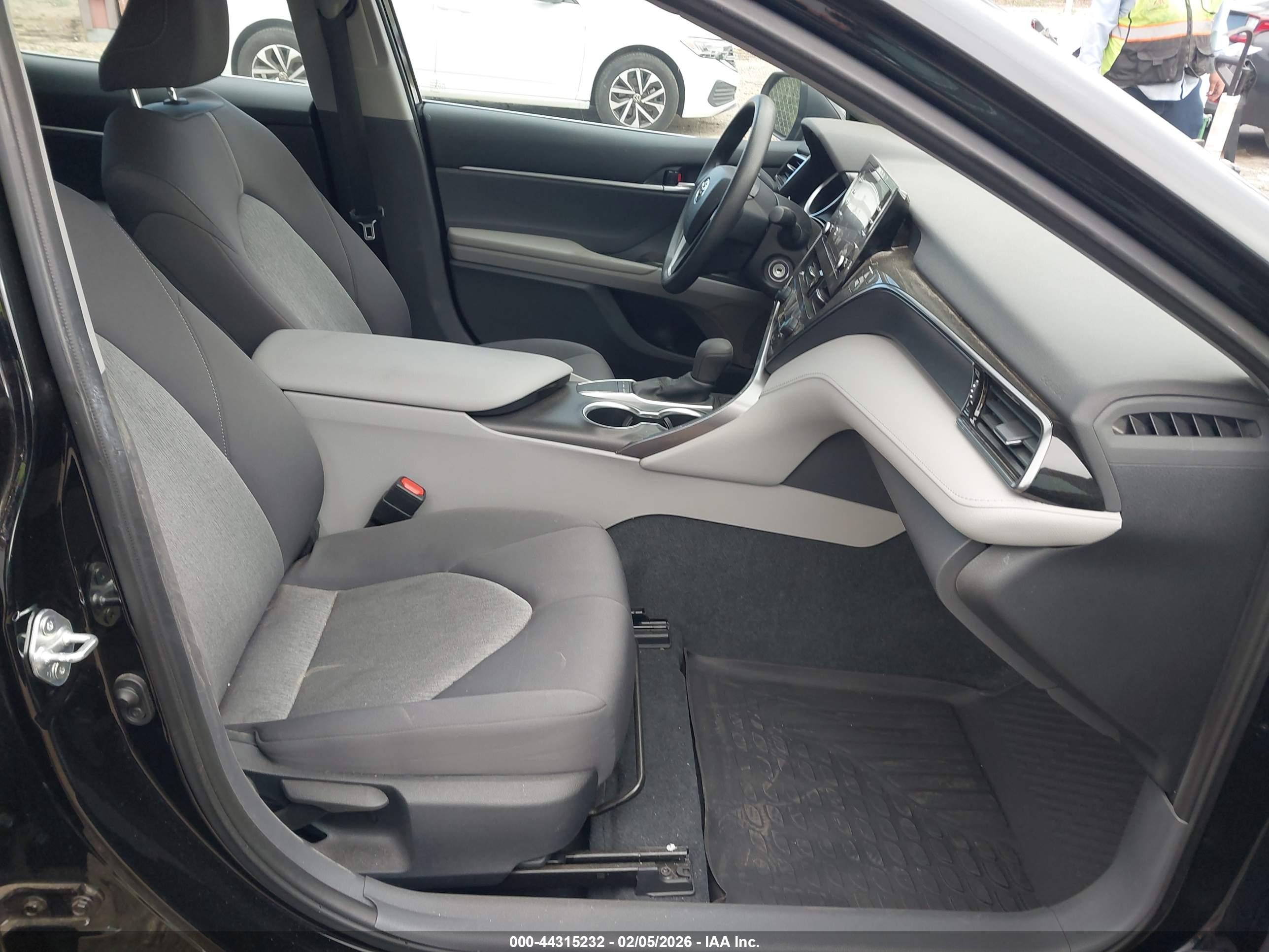 TOYOTA CAMRY image 5