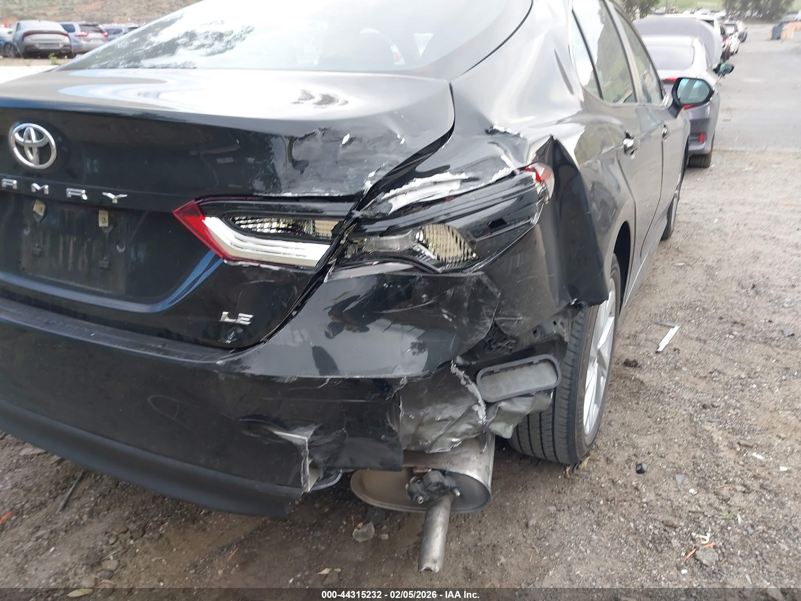 TOYOTA CAMRY image 6