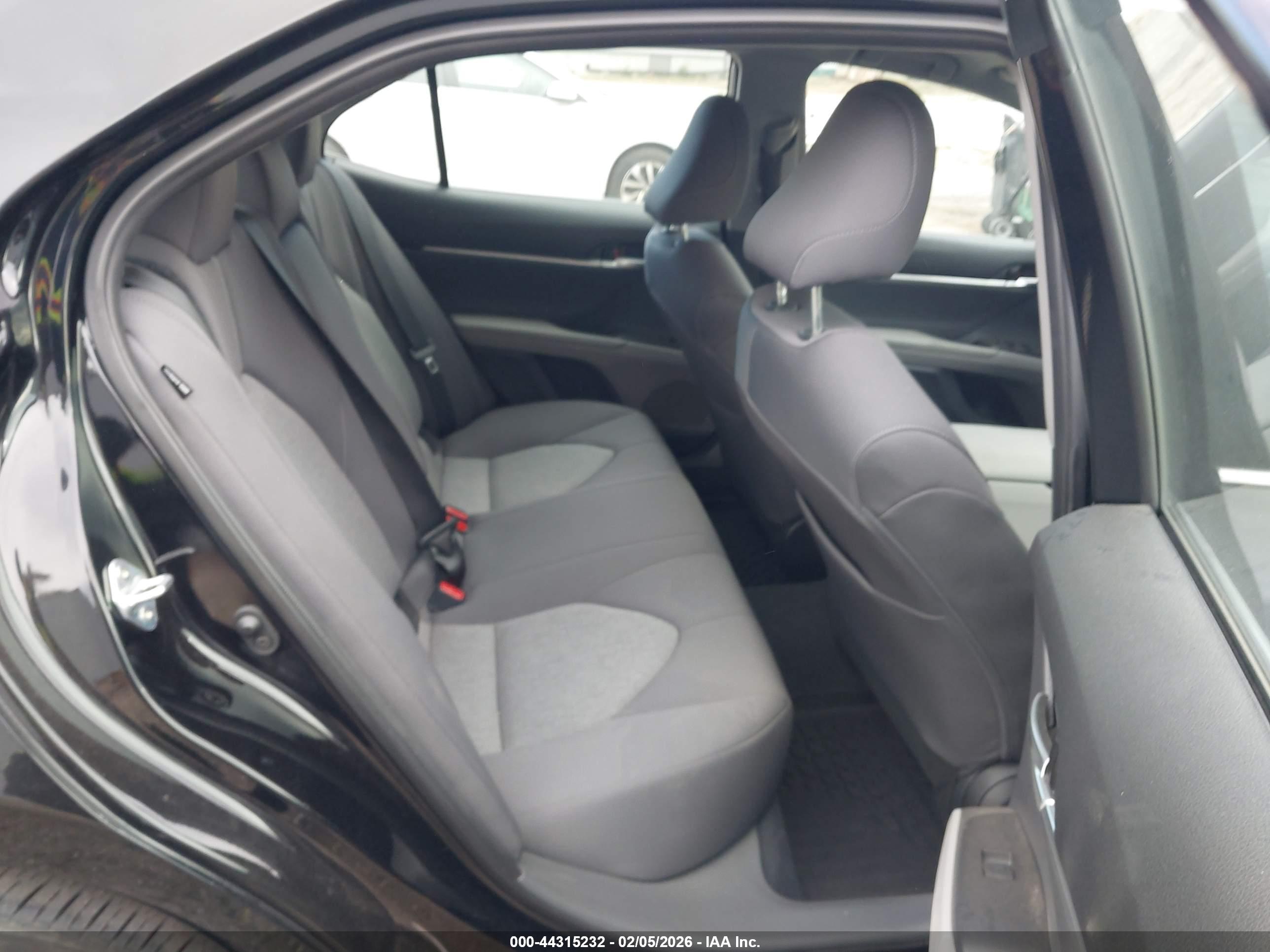 TOYOTA CAMRY image 8