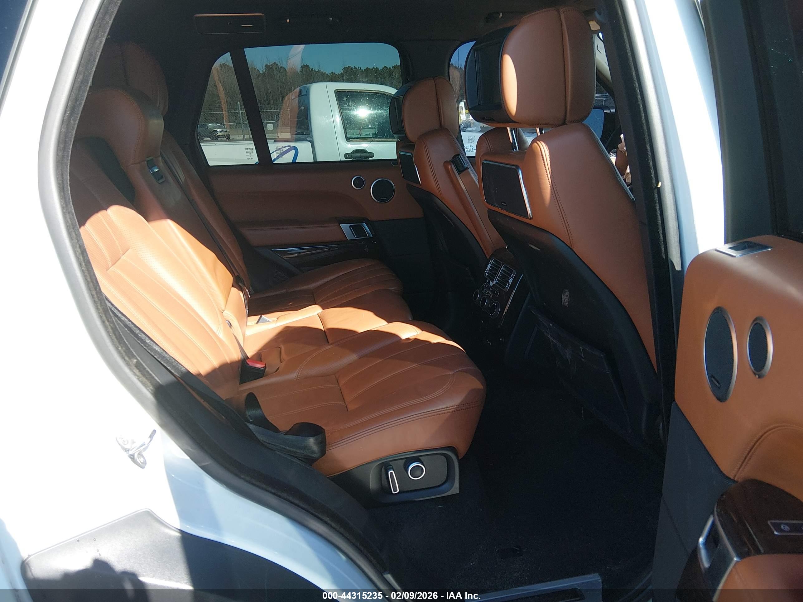 LAND ROVER image 8