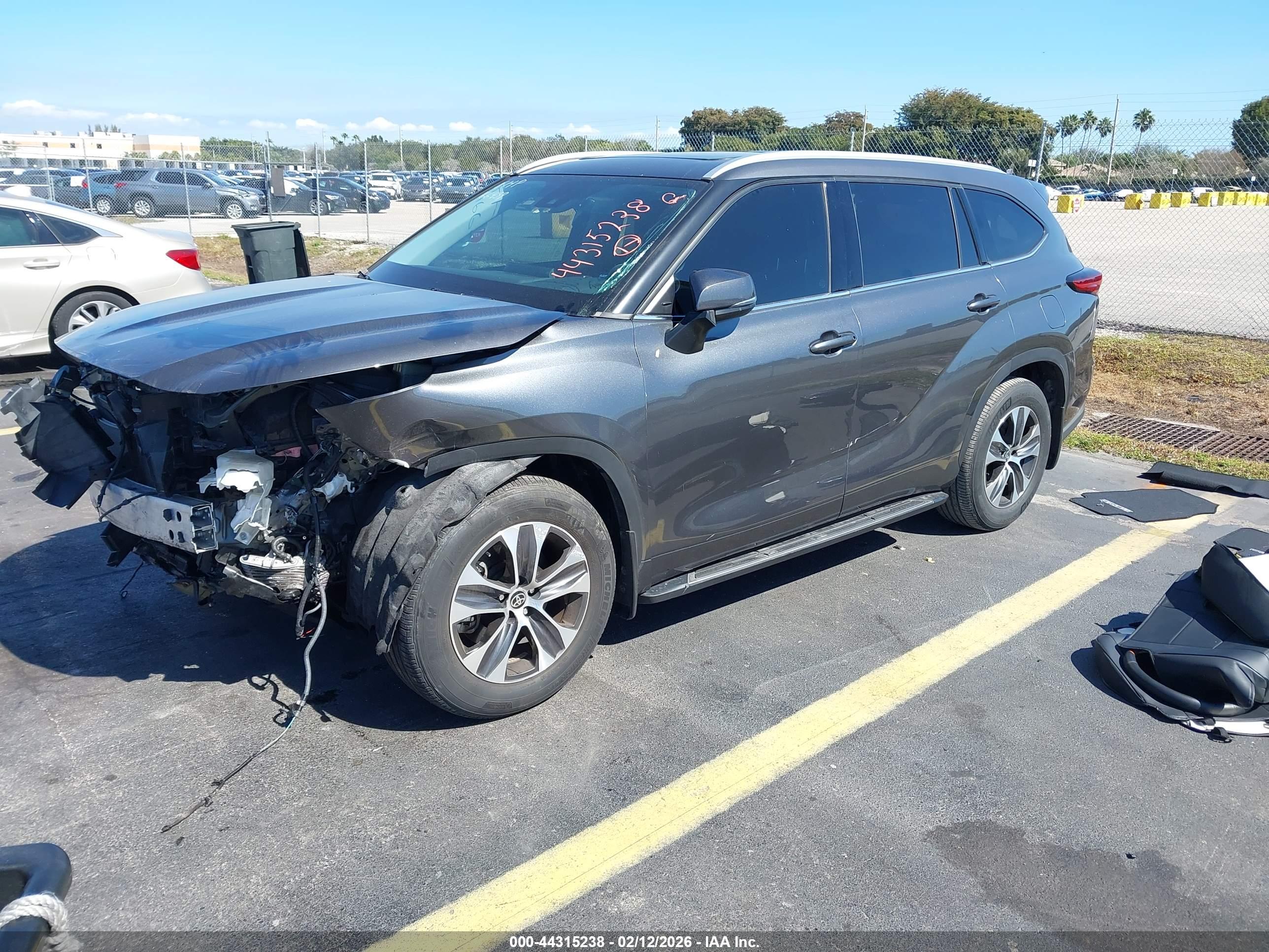 TOYOTA HIGHLANDER image 2