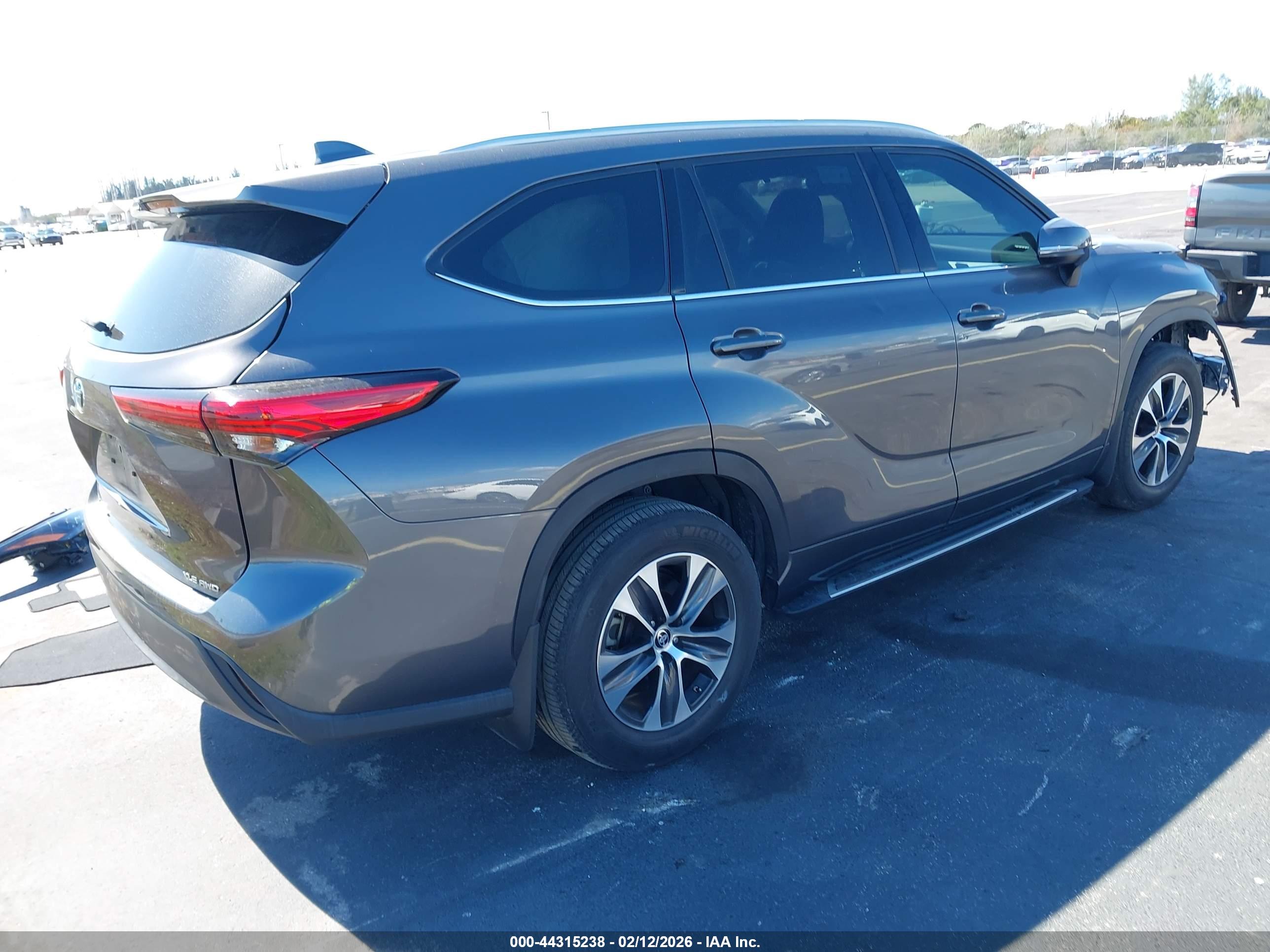 TOYOTA HIGHLANDER image 4