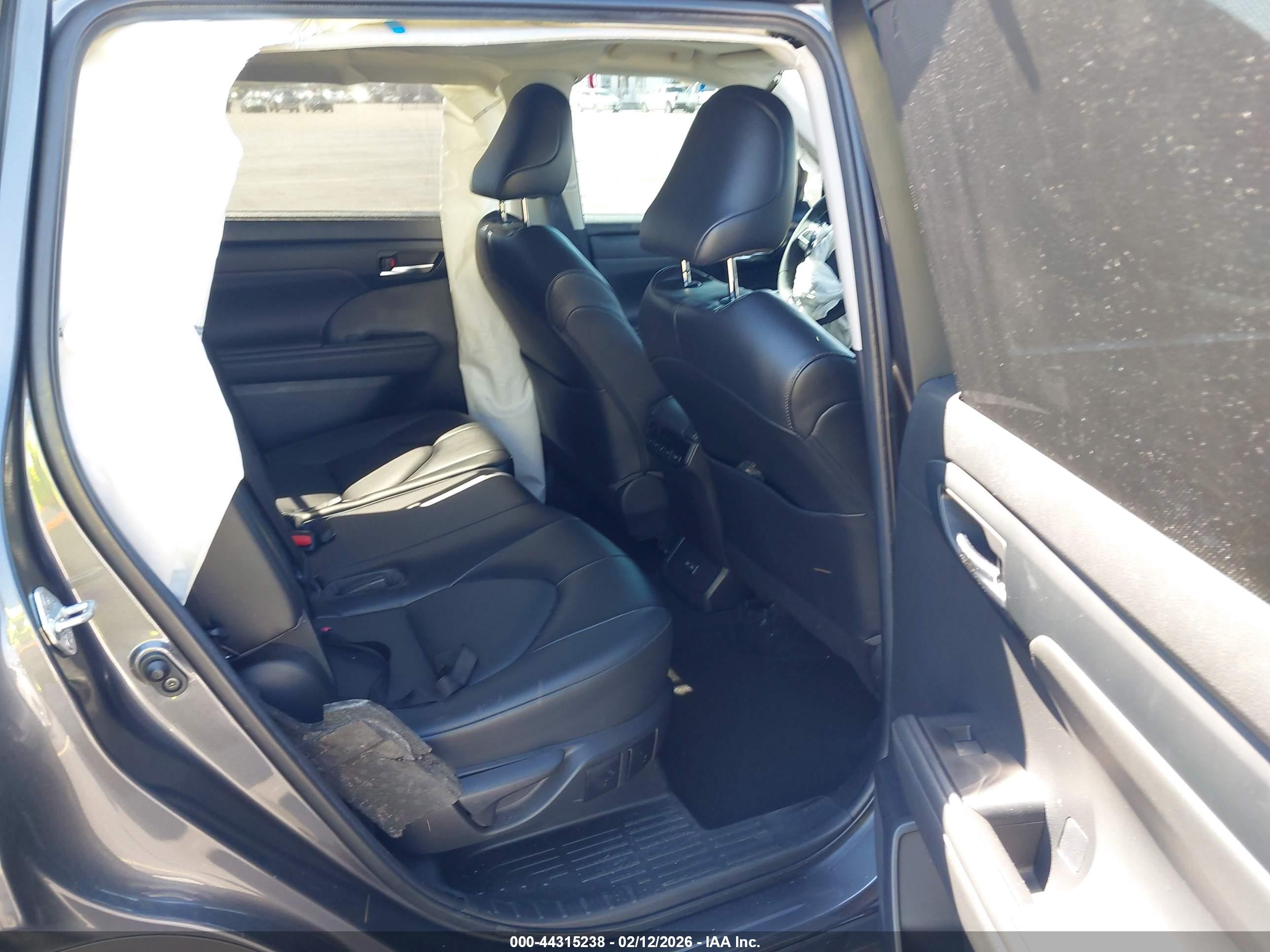 TOYOTA HIGHLANDER image 8
