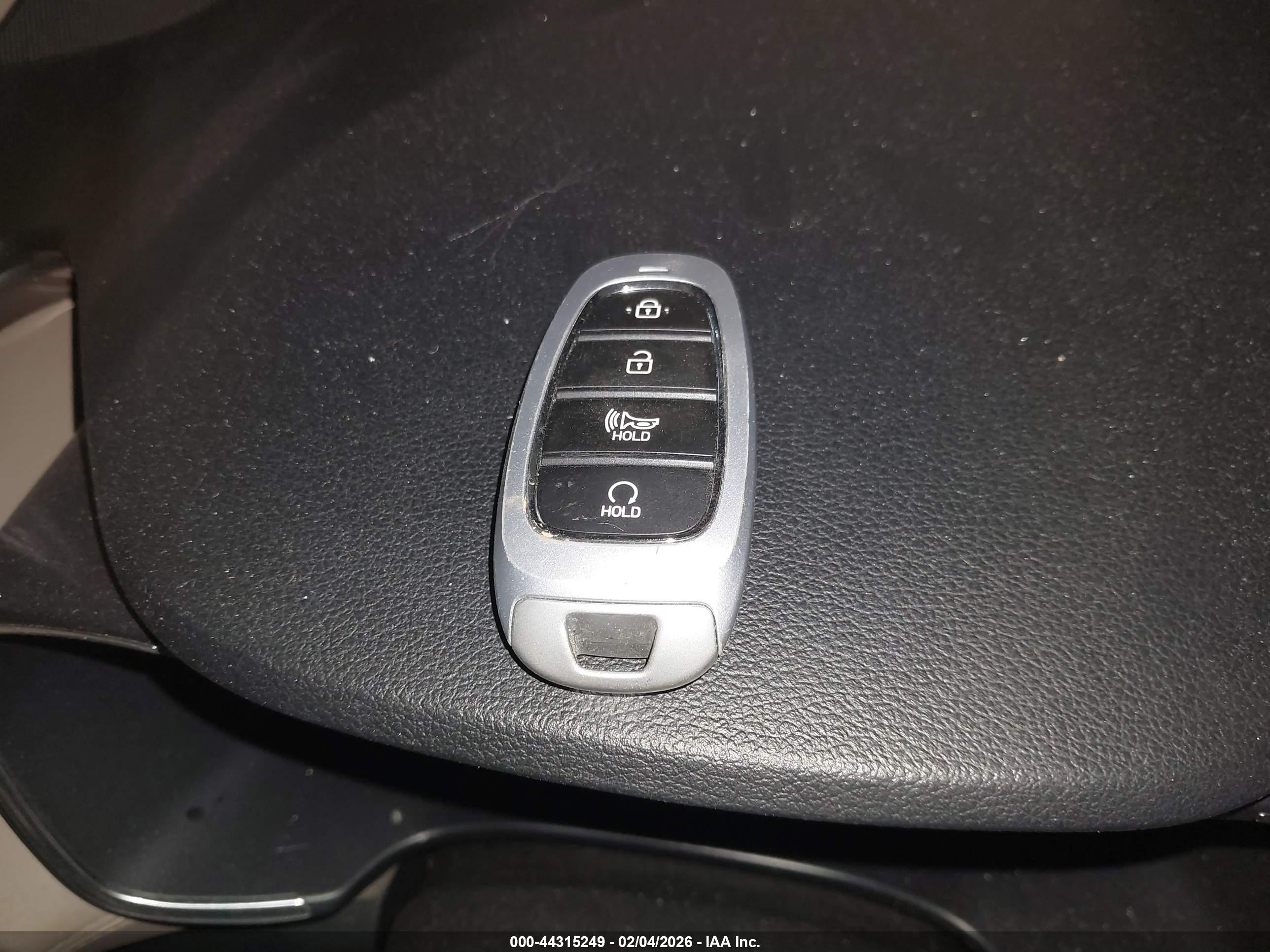HYUNDAI SANTA image 11