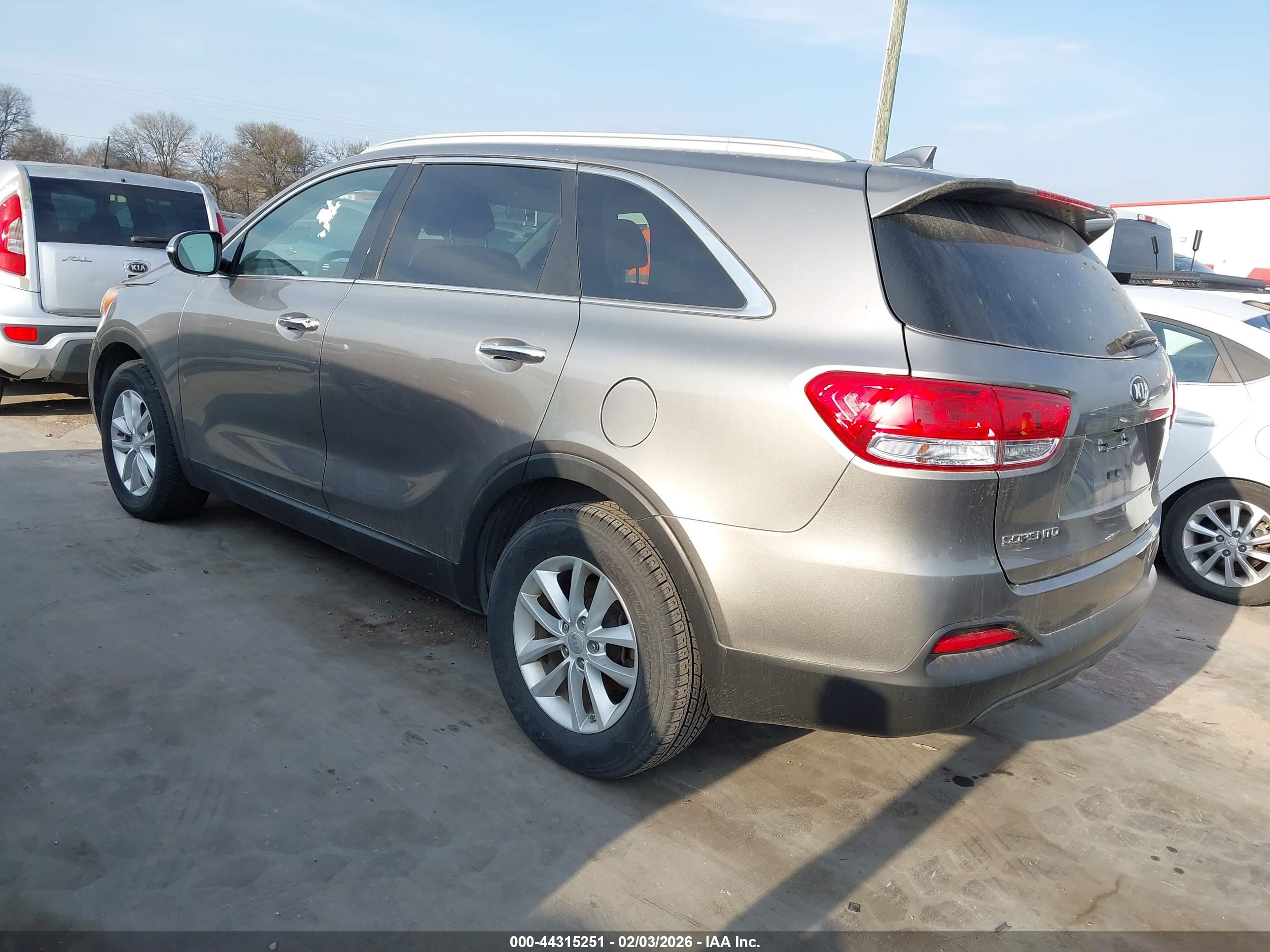 KIA SORENTO image 3