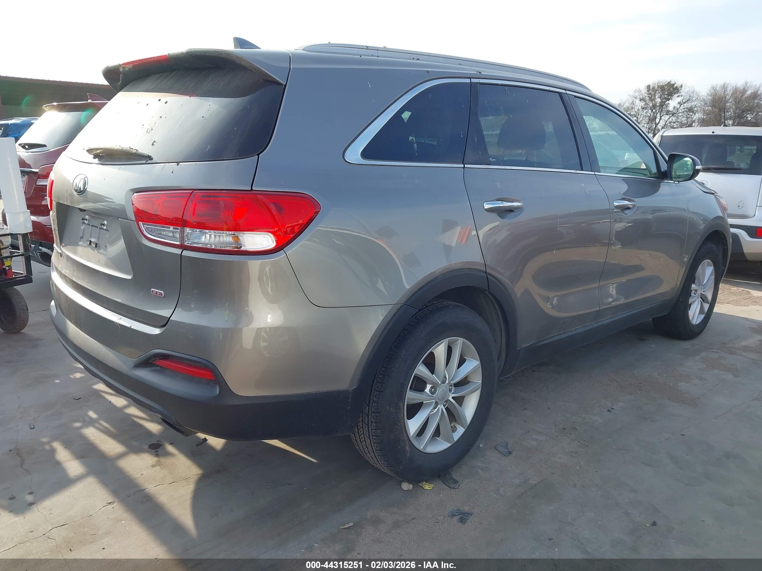 KIA SORENTO image 4