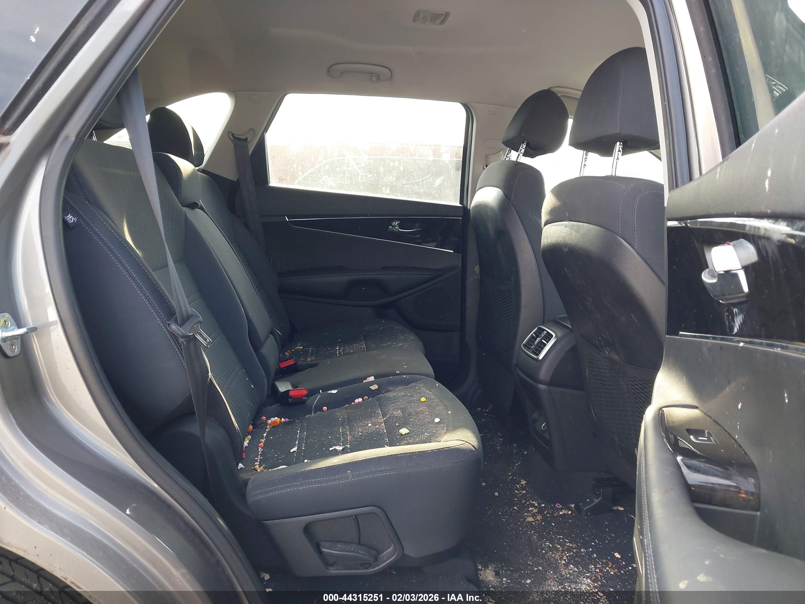 KIA SORENTO image 8