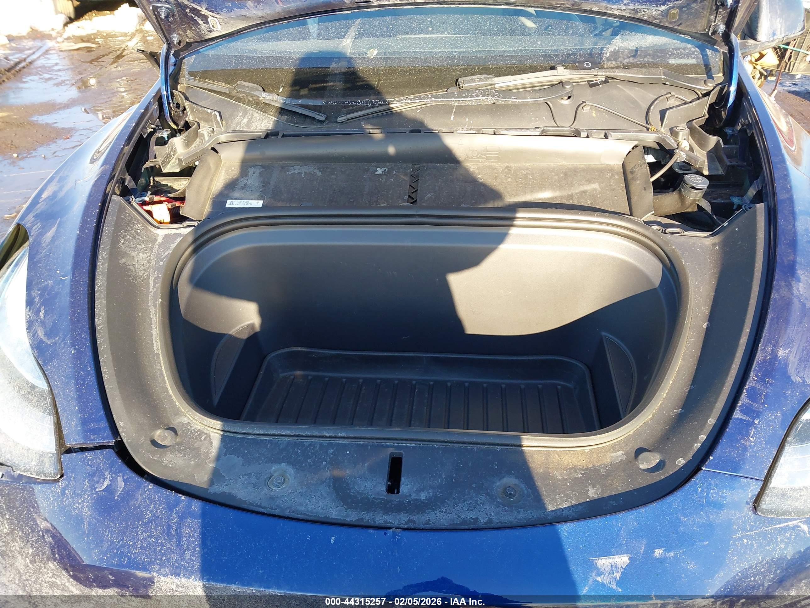 TESLA MODEL image 10