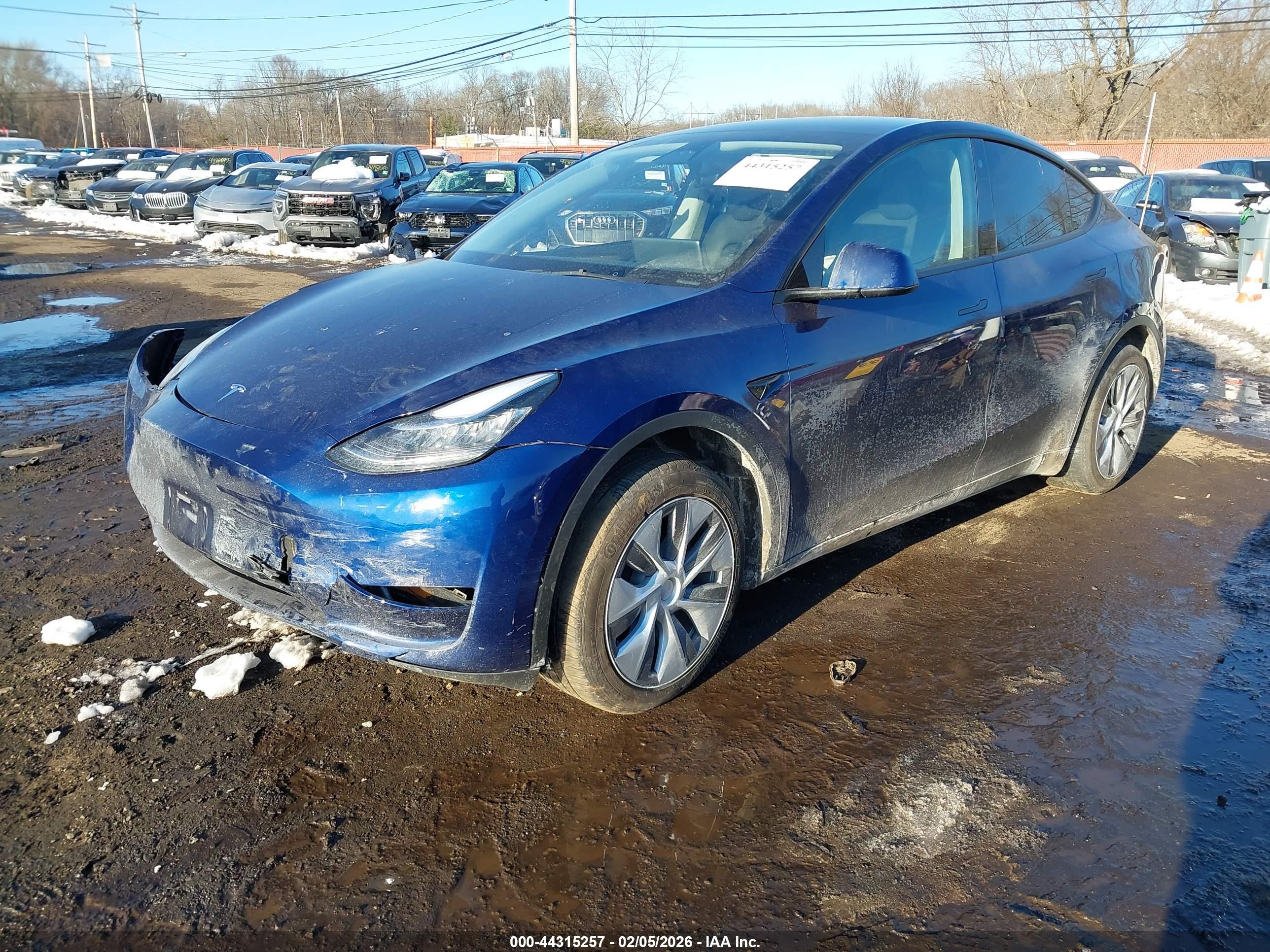 TESLA MODEL image 2