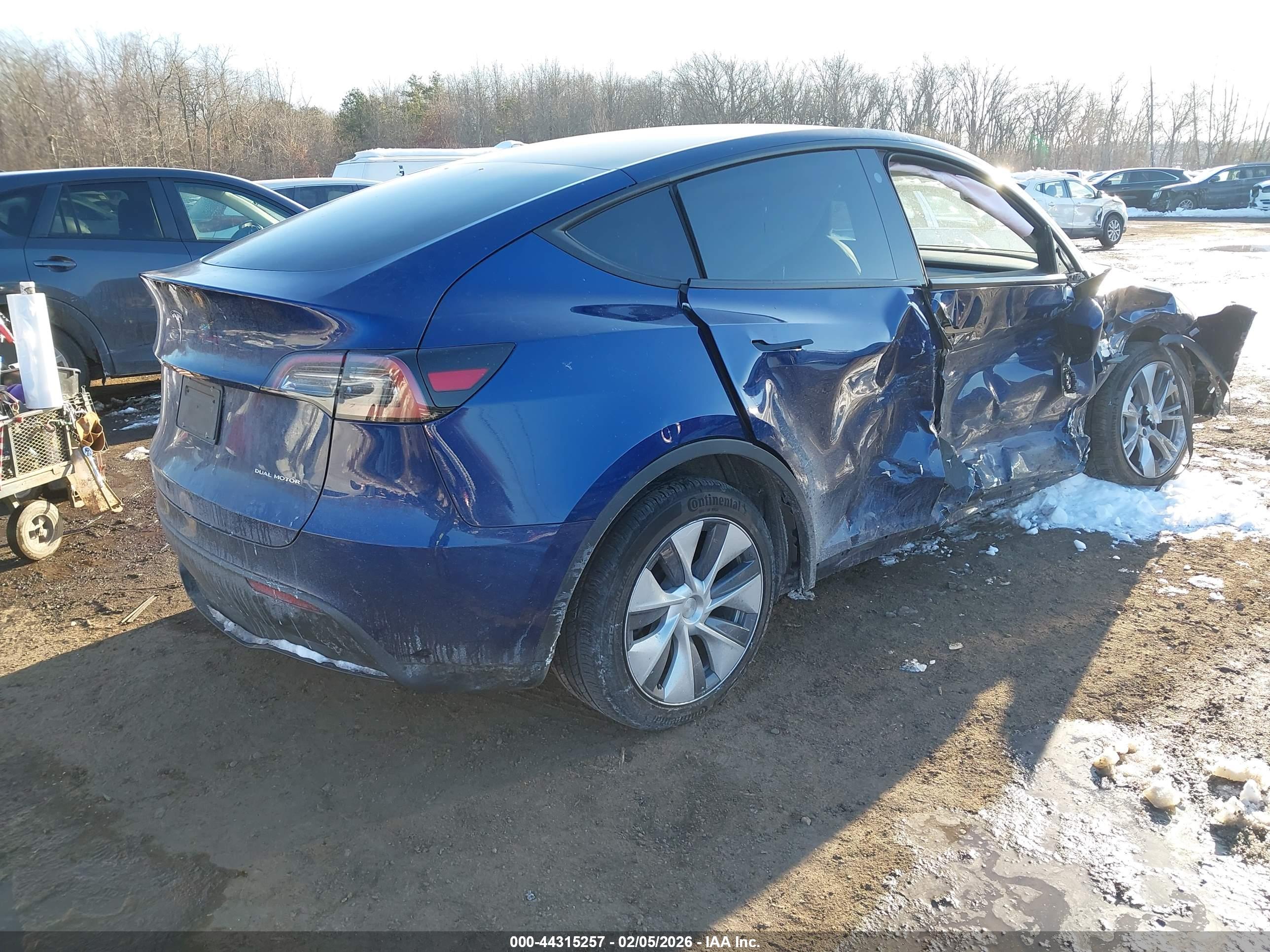 TESLA MODEL image 4