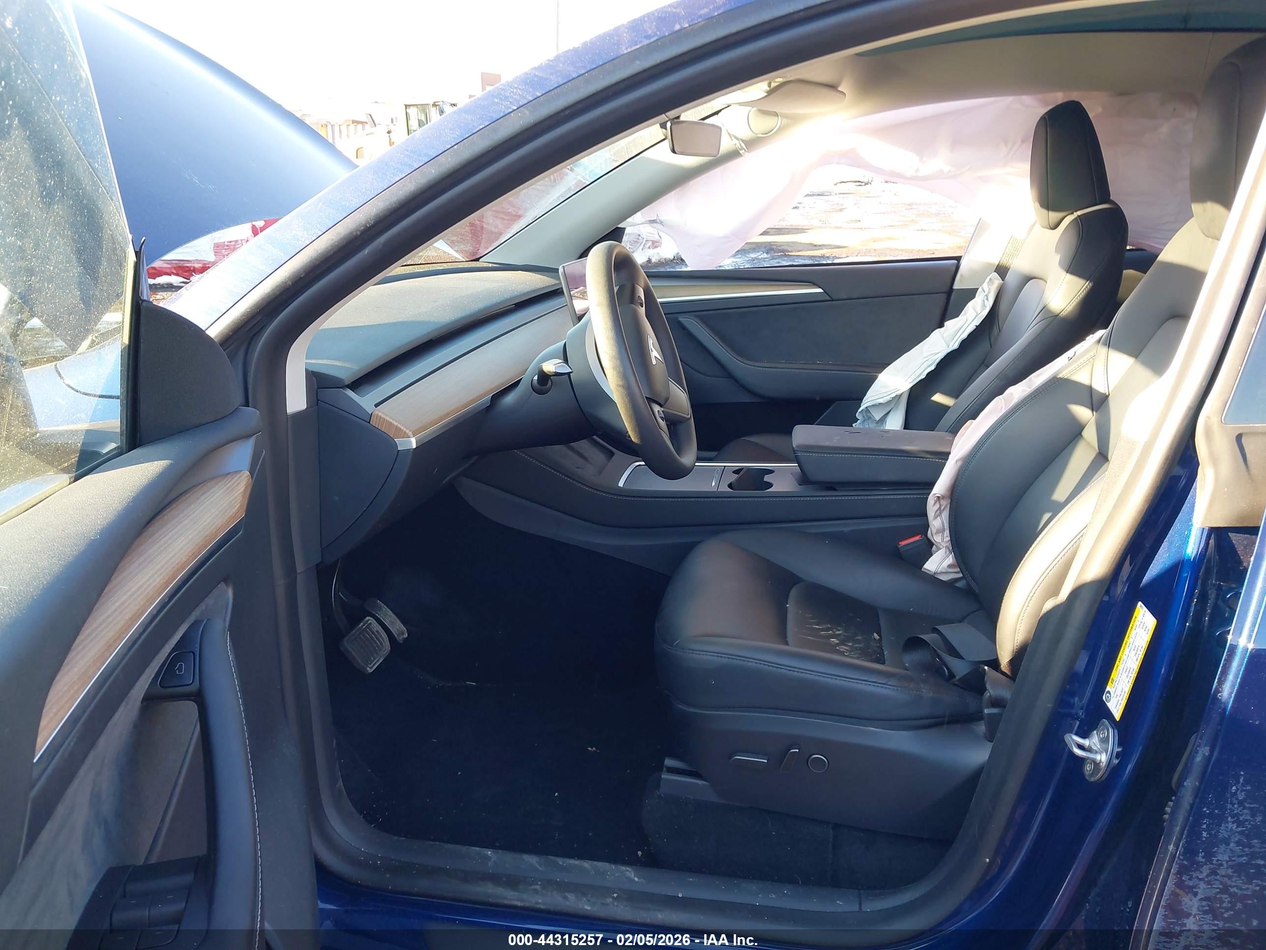 TESLA MODEL image 5